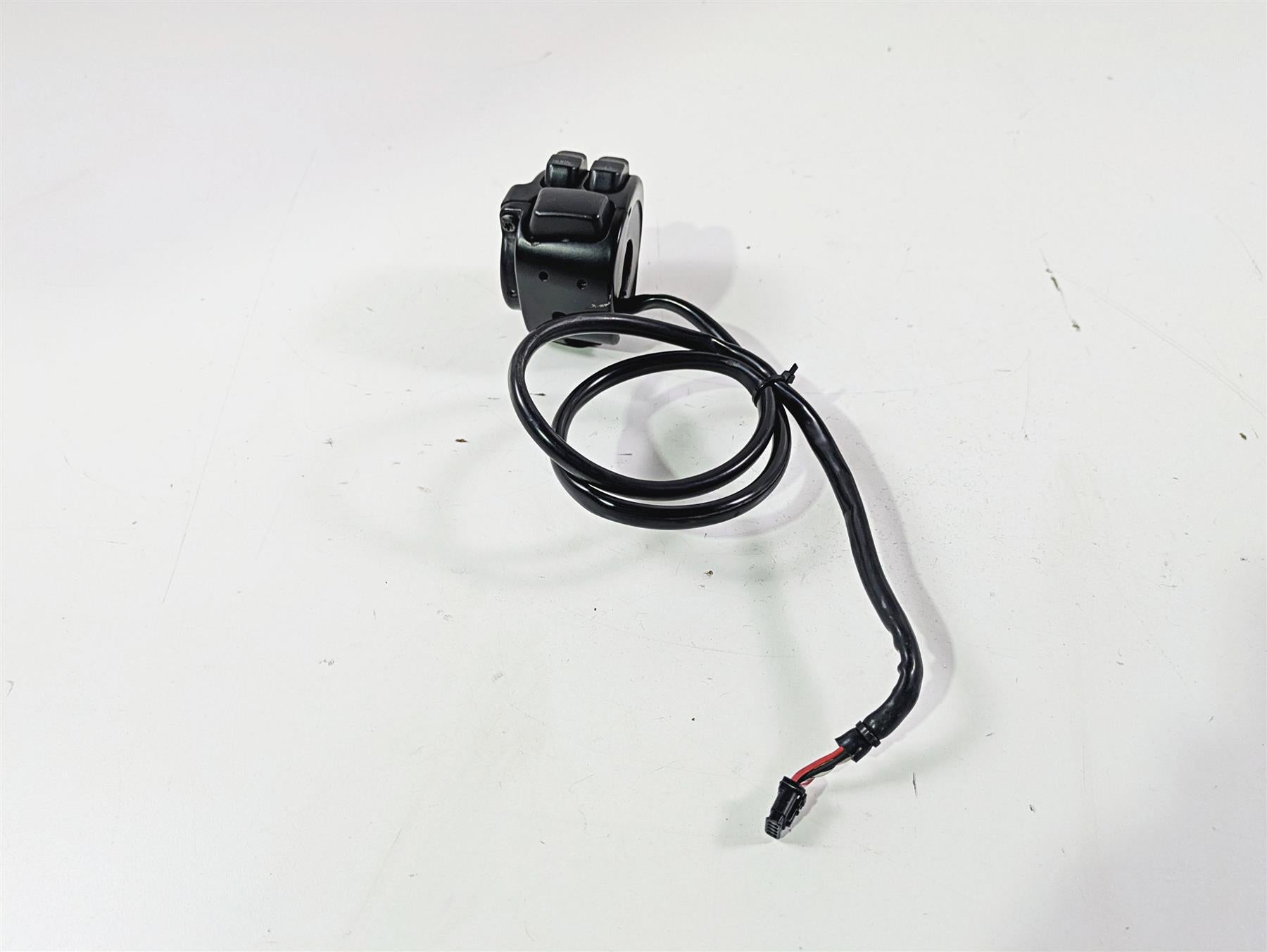 2014 Harley FLS Softail Slim Left Hand Turn Signal Control Switch Read 72949-12A {{ shop.shopifyCountryName }} - Mototech271