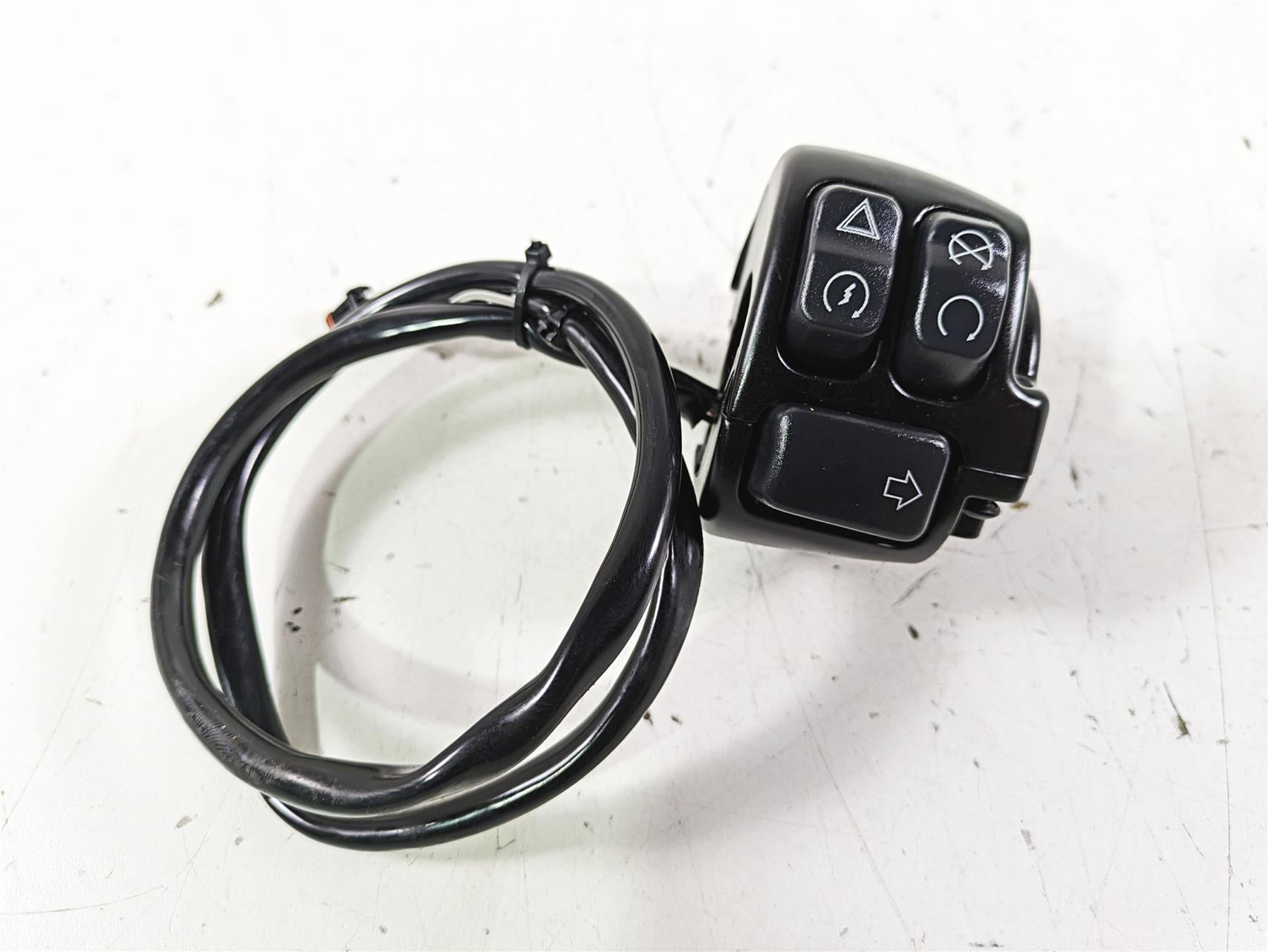 2019 Harley FLHCS Softail Heritage Right Hand Start Stop Control Switch 71500300 {{ shop.shopifyCountryName }} - Mototech271