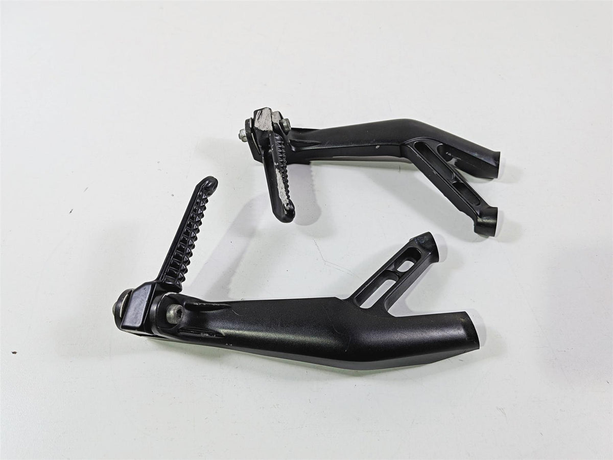 2016 Yamaha YZF R1 RN32 Rear Passenger Foot Peg Set 2CR-2741L-00-00 2CR-2742L-00 {{ shop.shopifyCountryName }} - Mototech271