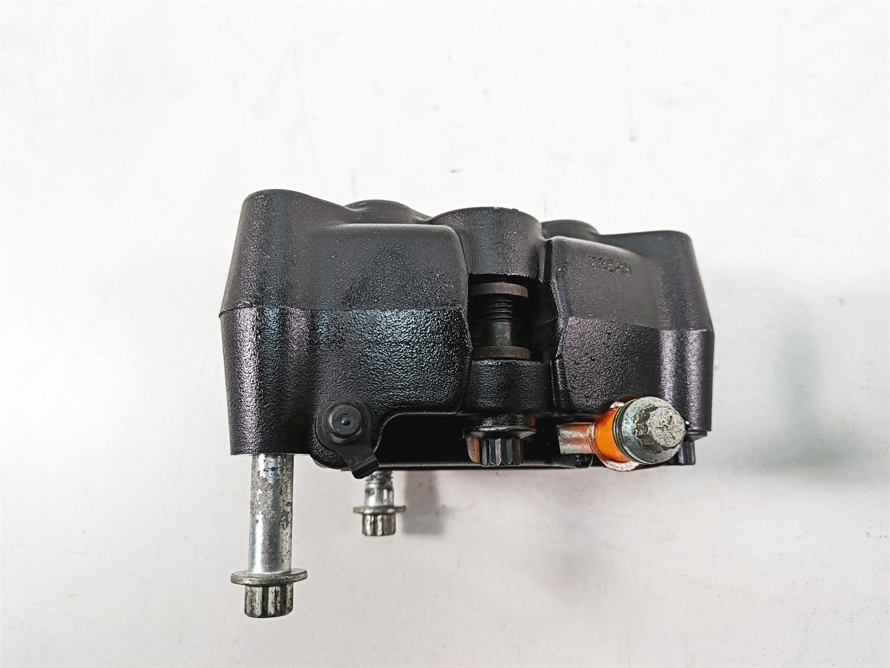2009 Harley FXDF Dyna Fat Bob Front Brake Caliper Set 44046-08 44487-08 {{ shop.shopifyCountryName }} - Mototech271