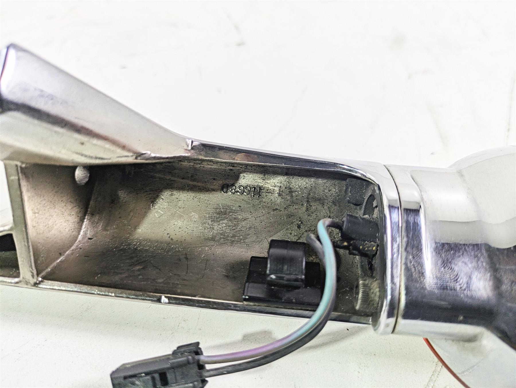 1996 Harley Touring FLHTCUI Electra Glide Rear Turn Signal Blinker Bar 68510-74B {{ shop.shopifyCountryName }} - Mototech271