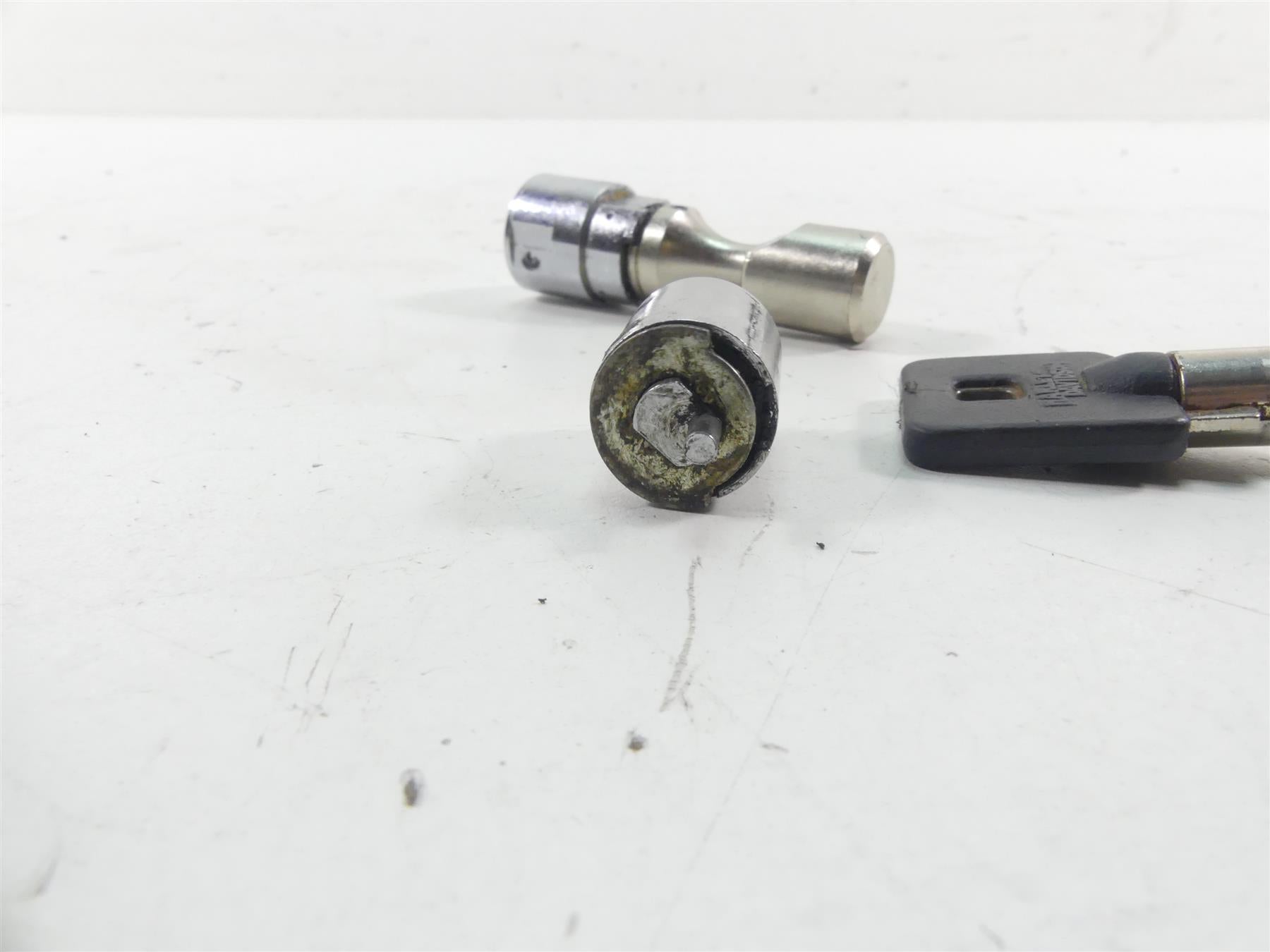 2004 Harley Softail FXSTD SE CVO Deuce Ignition Switch Key Lock Set 71450-04 {{ shop.shopifyCountryName }} - Mototech271