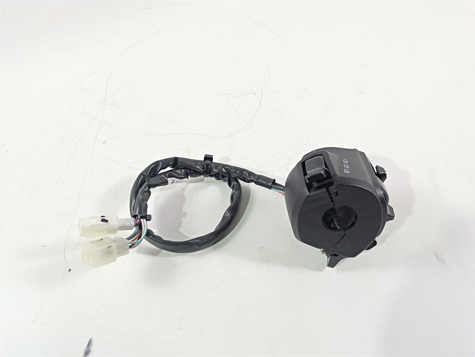 2017 Aprilia RSV 1100 Tuono V4 Factory Left Hand Light Control Switch 2D0002965 {{ shop.shopifyCountryName }} - Mototech271