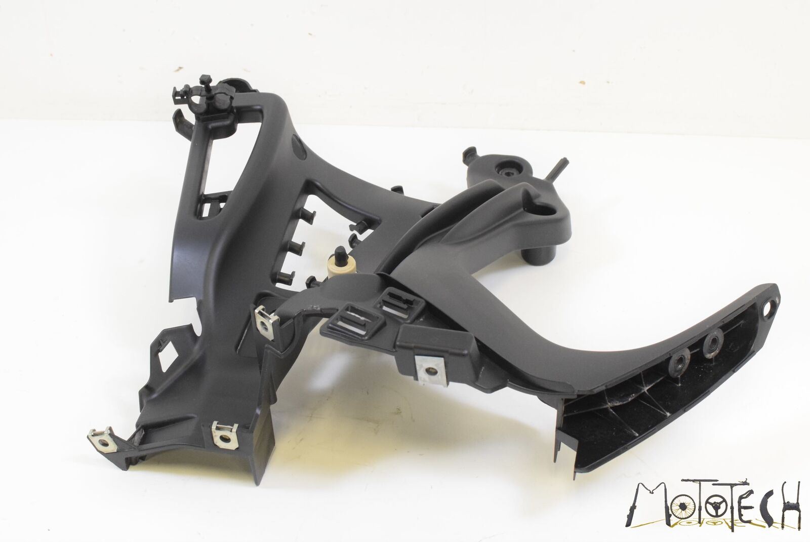 2006 BMW K1200S K1200 S K40 Front Right Stay Mount Bracket Holder 46637677762 {{ shop.shopifyCountryName }} - Mototech271