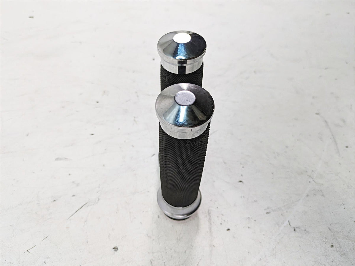 2010 Harley Touring FLHTCU Electra Glide Nice Avon Hand Grip Set CC-85-CH-FLY {{ shop.shopifyCountryName }} - Mototech271