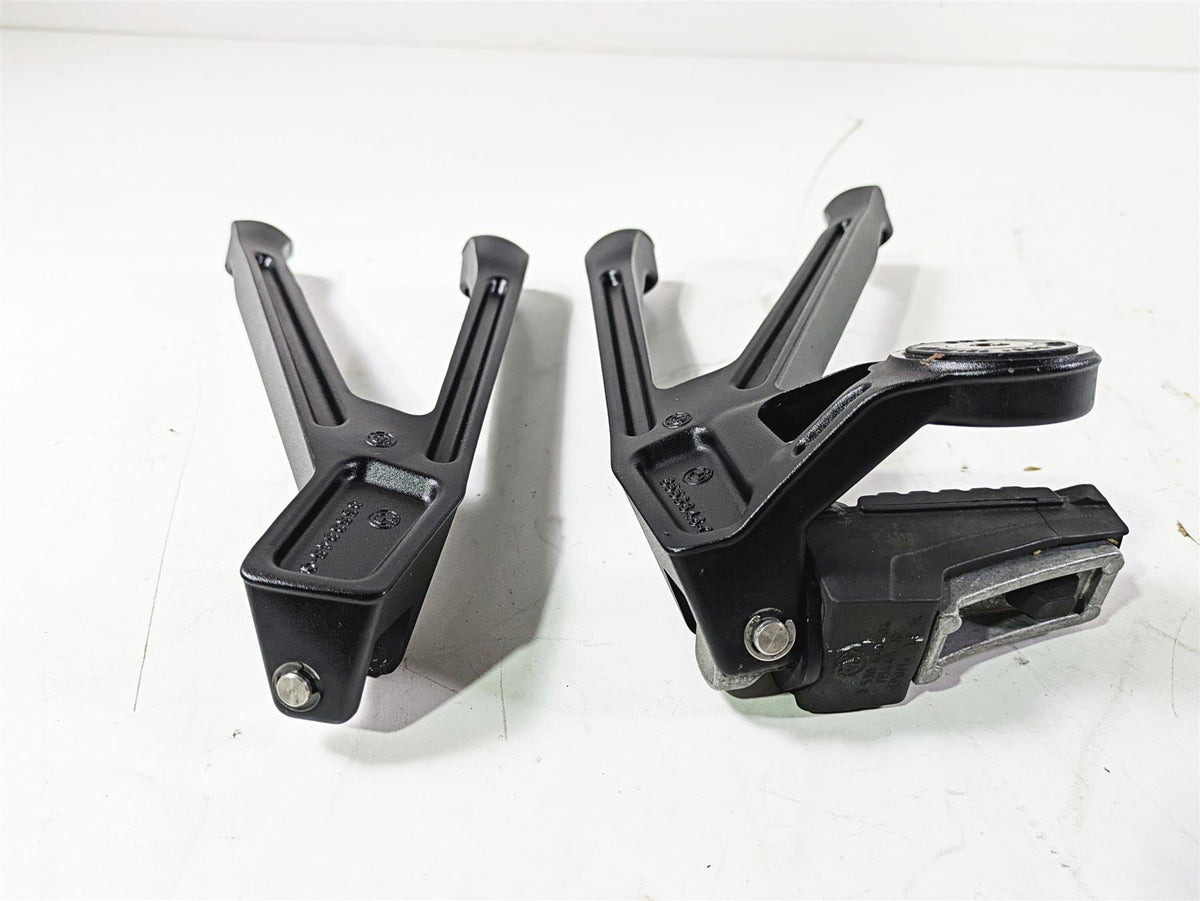 2019 BMW S1000XR K49 Rear Passenger Footpeg Set - Read 46718553845 46718553846 {{ shop.shopifyCountryName }} - Mototech271