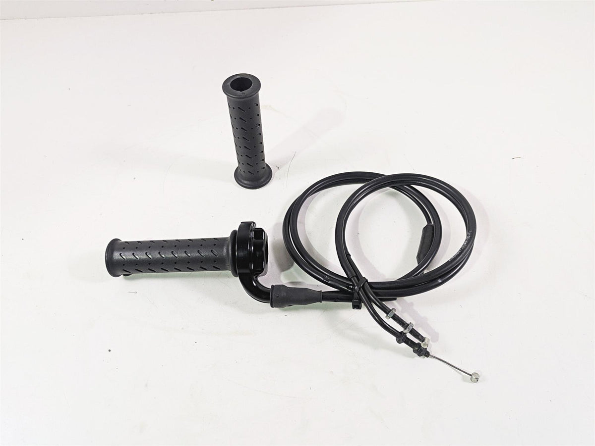 2013 Triumph Bonneville Throttle Cables & Grip Set T2040252 T2040740 T2040254 {{ shop.shopifyCountryName }} - Mototech271