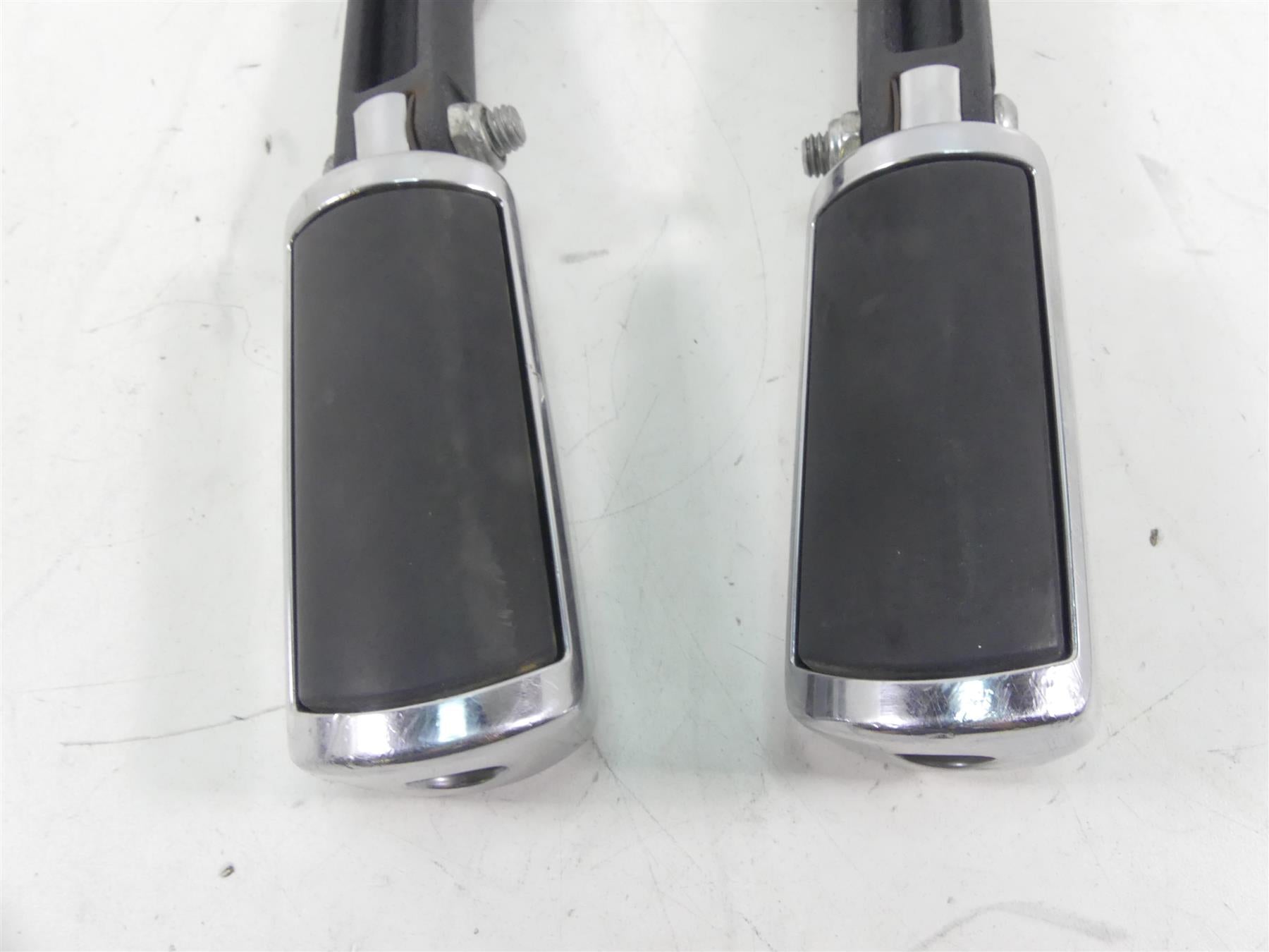 2015 Harley FXDL Dyna Low Rider Passenger Footpeg Foot Peg Set 49224-06 49230-06 {{ shop.shopifyCountryName }} - Mototech271