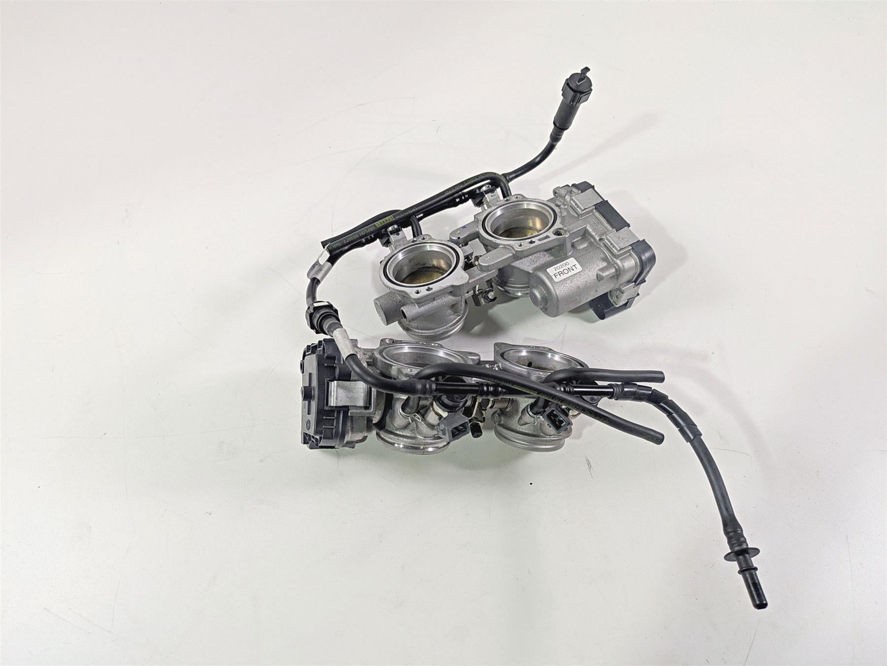 2017 Aprilia RSV 1100 Tuono V4 Factory Front Rear Throttle Bodies 857303 857304 {{ shop.shopifyCountryName }} - Mototech271
