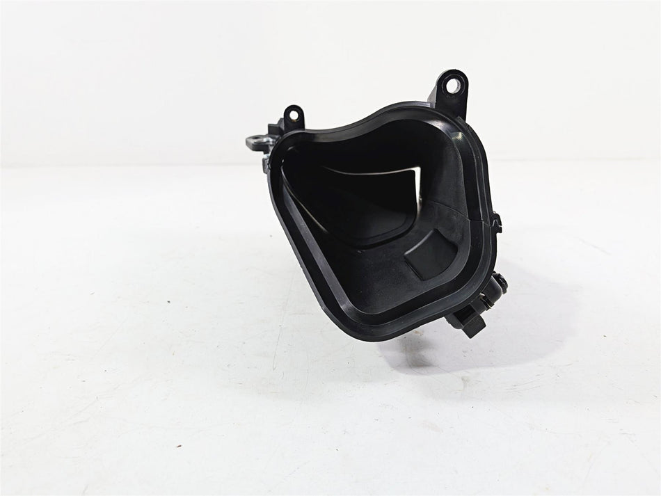 2015 Harley Touring FLTRUSE CVO Road Glide Right Air Duct Vent Ram 29200071-Mototech271