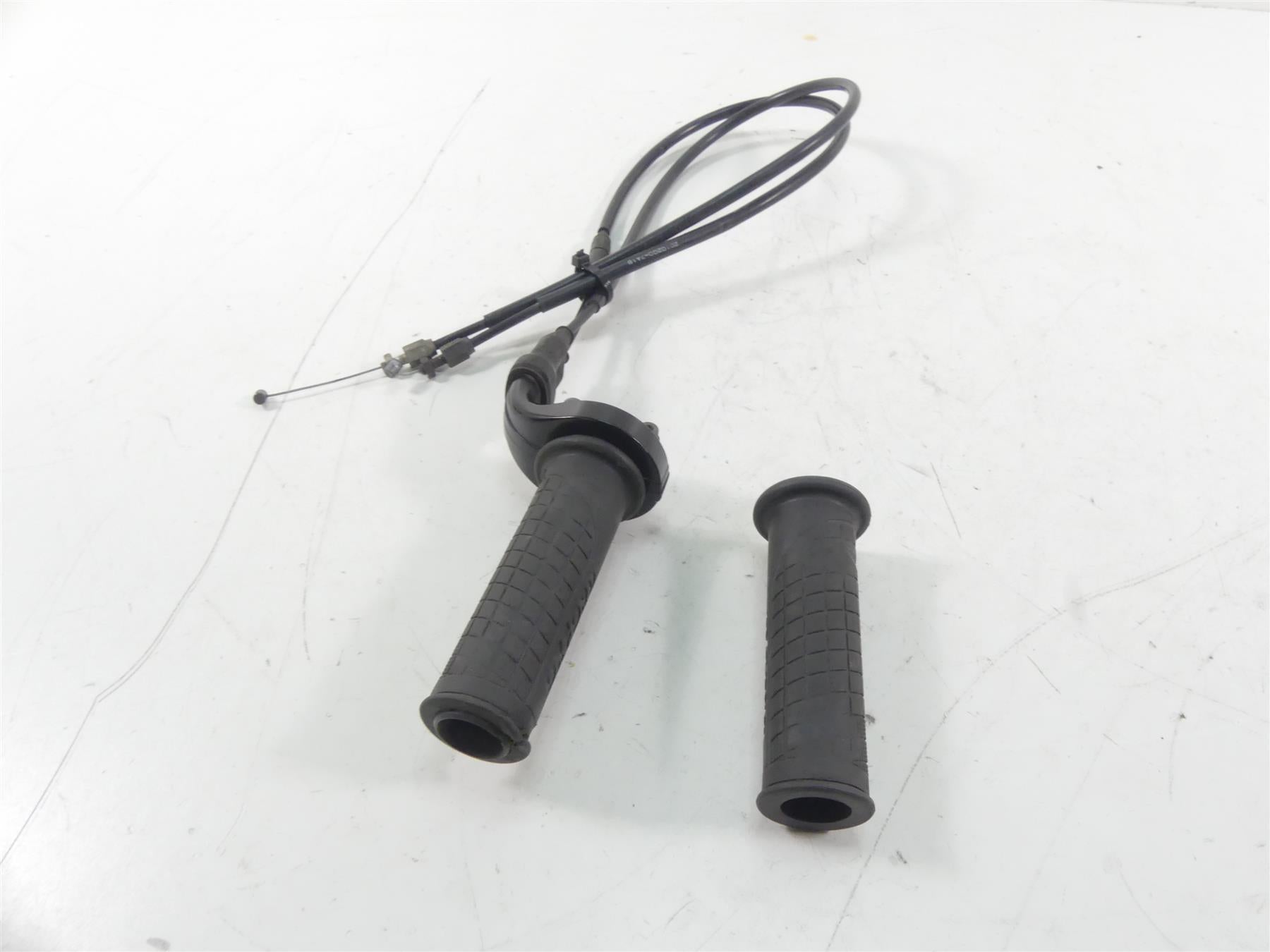 2007 Yamaha FZ1 Fazer Hand Throttle Grip & Cable 4YR-26240-02-00 4YR-26240-03 {{ shop.shopifyCountryName }} - Mototech271