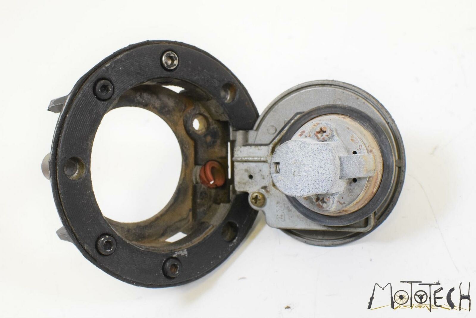 2012 Yamaha YZFR6 YZF R6 Ignition Switch Gas Cap Seat Lock Key SET 2C0-82501-10 {{ shop.shopifyCountryName }} - Mototech271