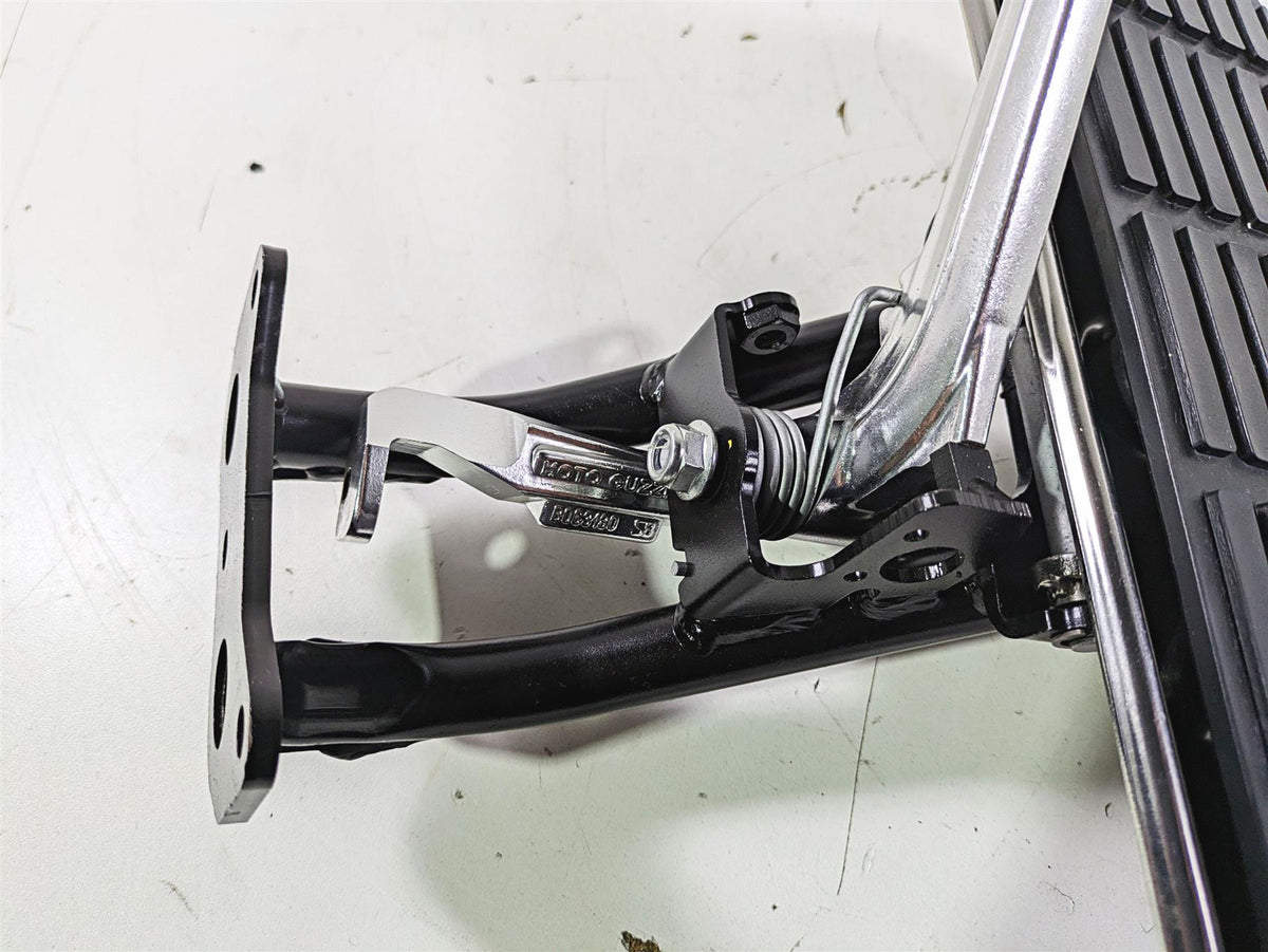 2014 Moto Guzzi California 1400 Touring Right Floorboard & Brake Pedal 887302 {{ shop.shopifyCountryName }} - Mototech271