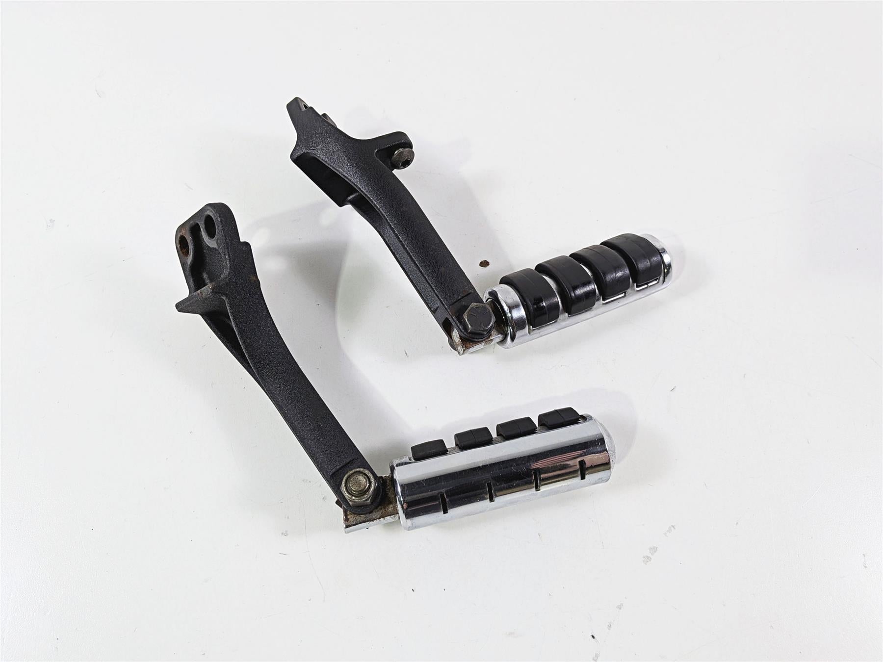 2007 Harley Dyna FXDB Street Bob Rear Passenger Footpeg Footrest Set {{ shop.shopifyCountryName }} - Mototech271