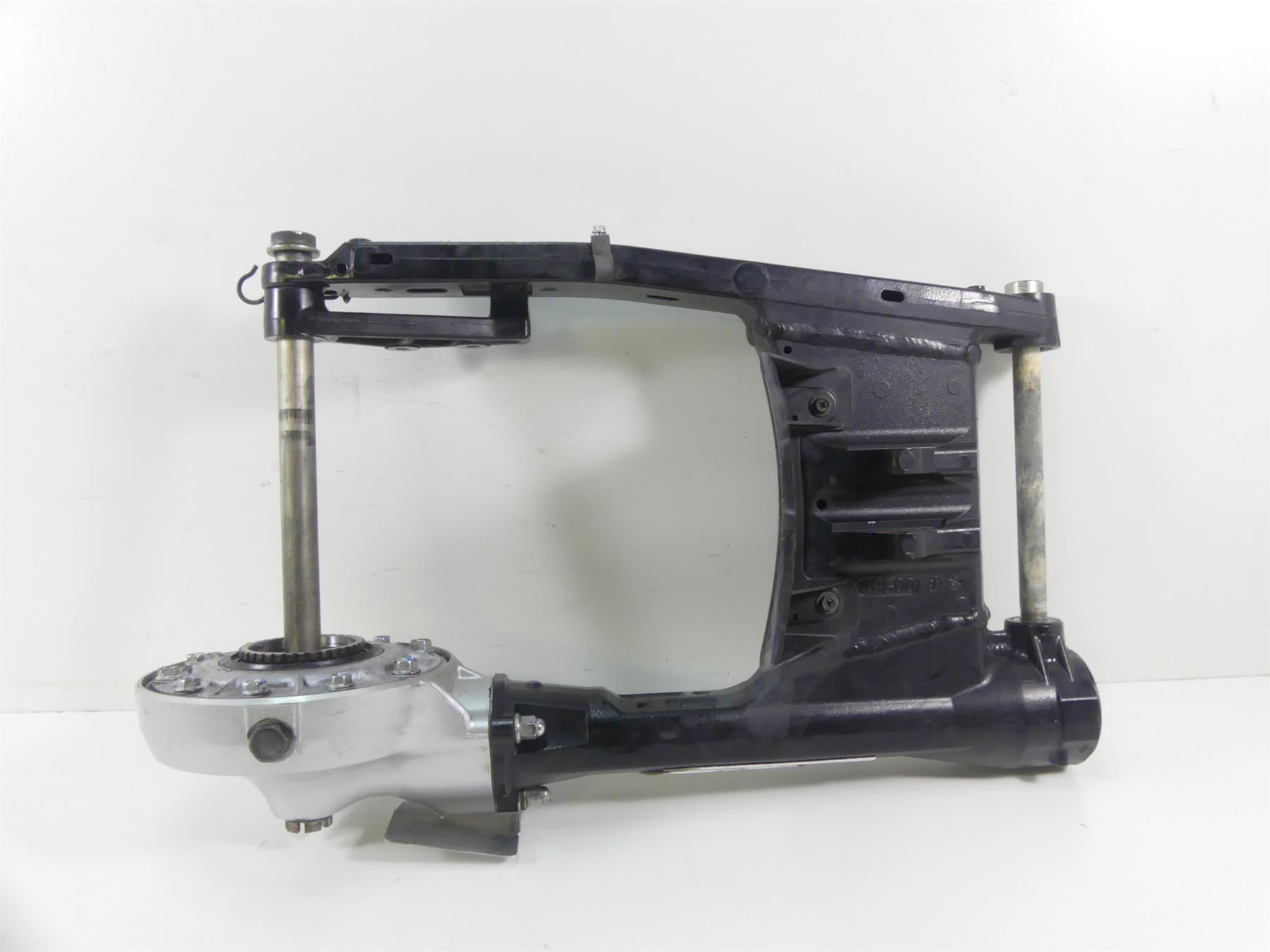 2007 Suzuki M109R VZR1800 Boulevard Swingarm Differential Drive Shaf 27300-48811 {{ shop.shopifyCountryName }} - Mototech271