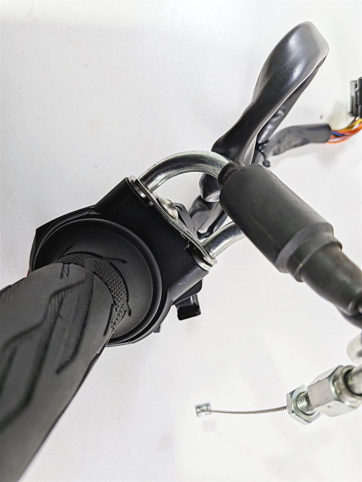 2024 Suzuki GSXR 600 Right Hand Control Switch & Throttle Grip 37200-47H30 {{ shop.shopifyCountryName }} - Mototech271