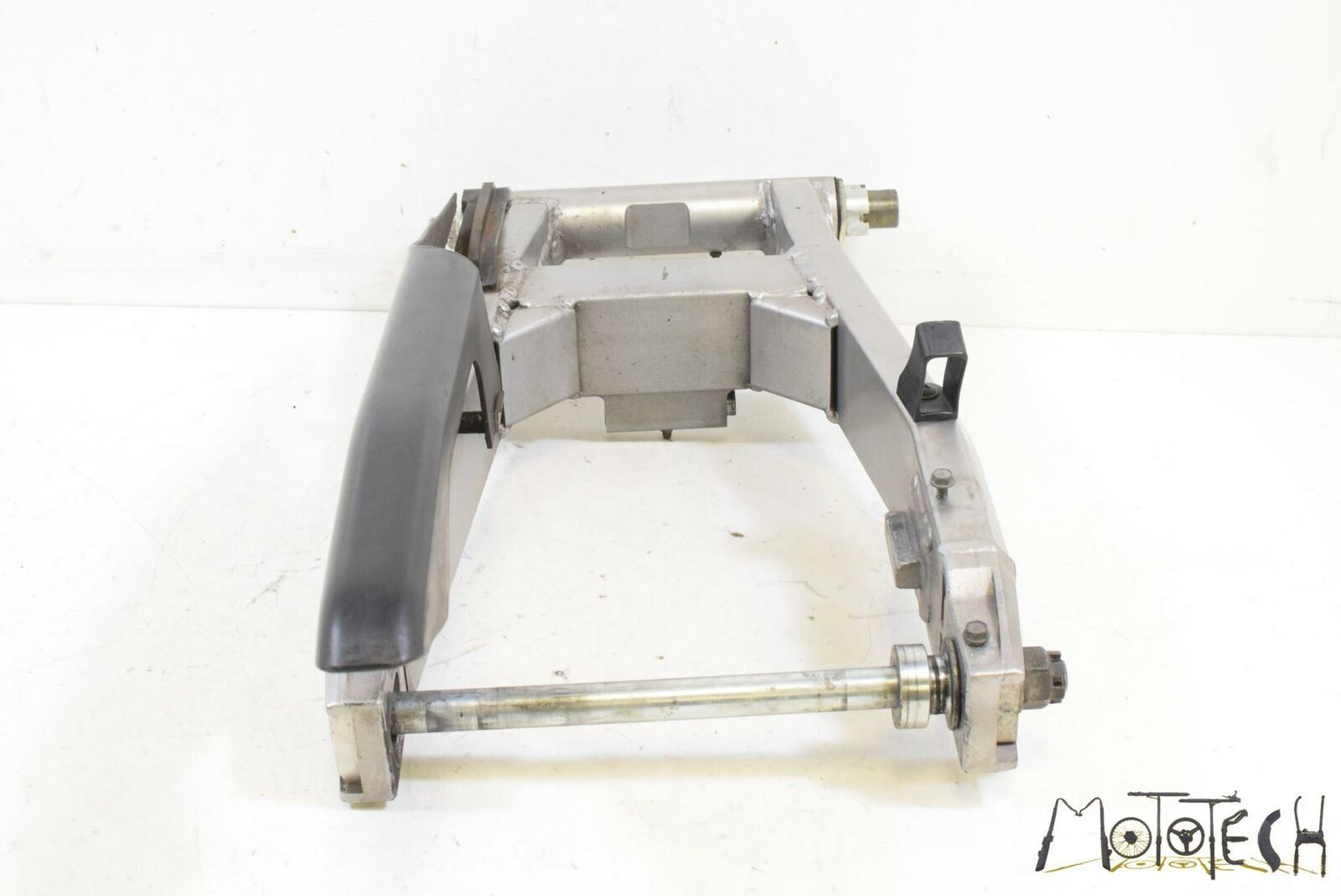 2005 Kawasaki ZZR1200 ZX1200 Rear Swingarm Swing Arm Straight 33001-1624-458 {{ shop.shopifyCountryName }} - Mototech271
