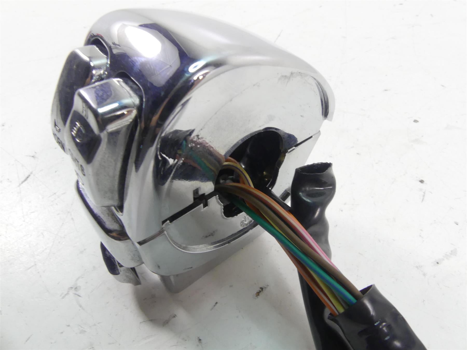 2005 Harley Touring CVO FLHTC SE Electra Glide Left Control Switch 71597-96B {{ shop.shopifyCountryName }} - Mototech271