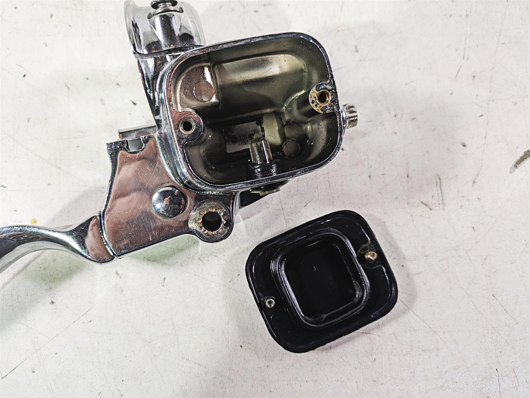 2002 Harley FLSTC Softail Heritage Chrome Front Brake Master Cylinder 45019-96F {{ shop.shopifyCountryName }} - Mototech271