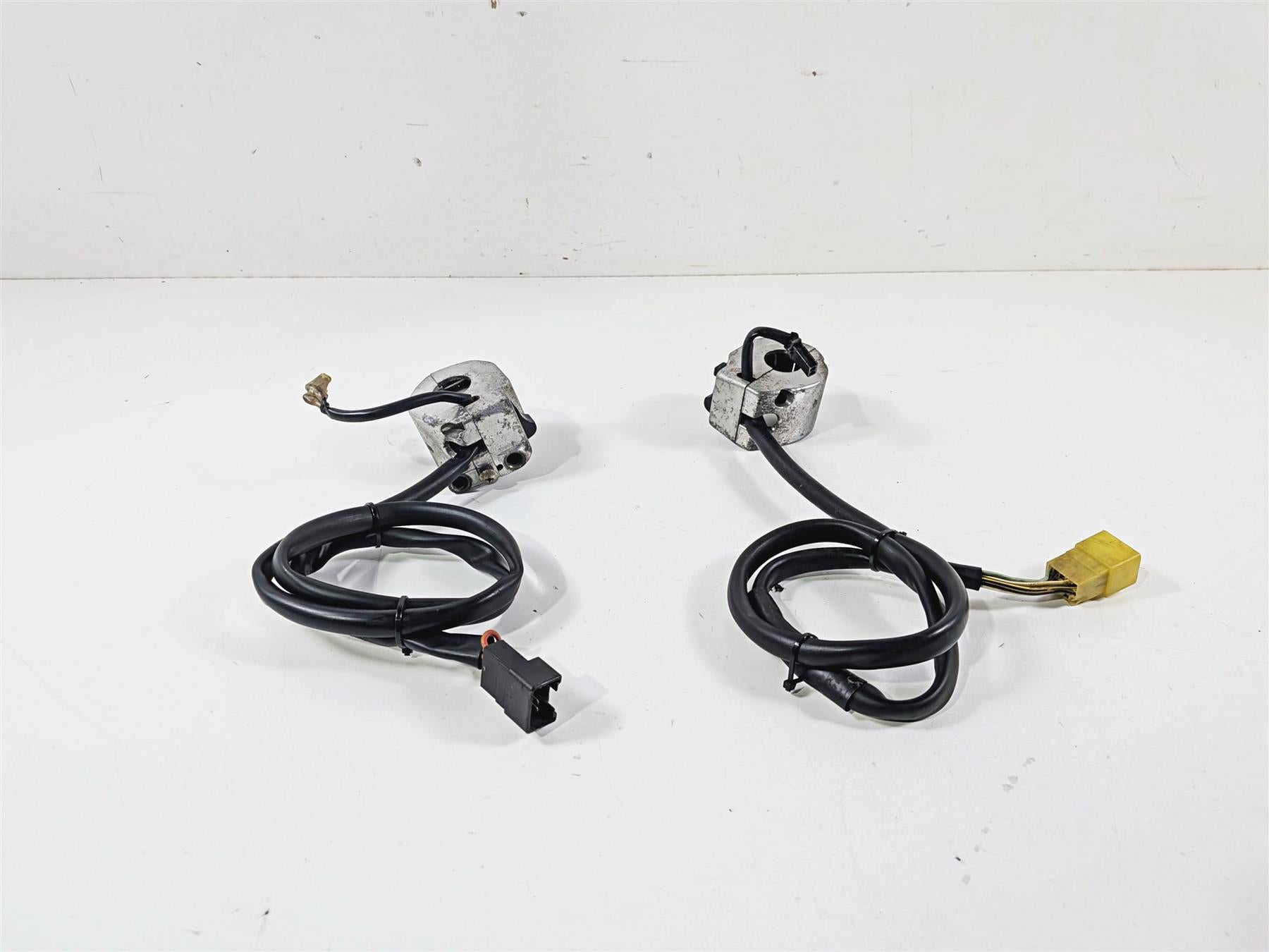 2001 Suzuki VZ800 Marauder Hand Control Switch Set 37200-48E30 37400-48E10 {{ shop.shopifyCountryName }} - Mototech271