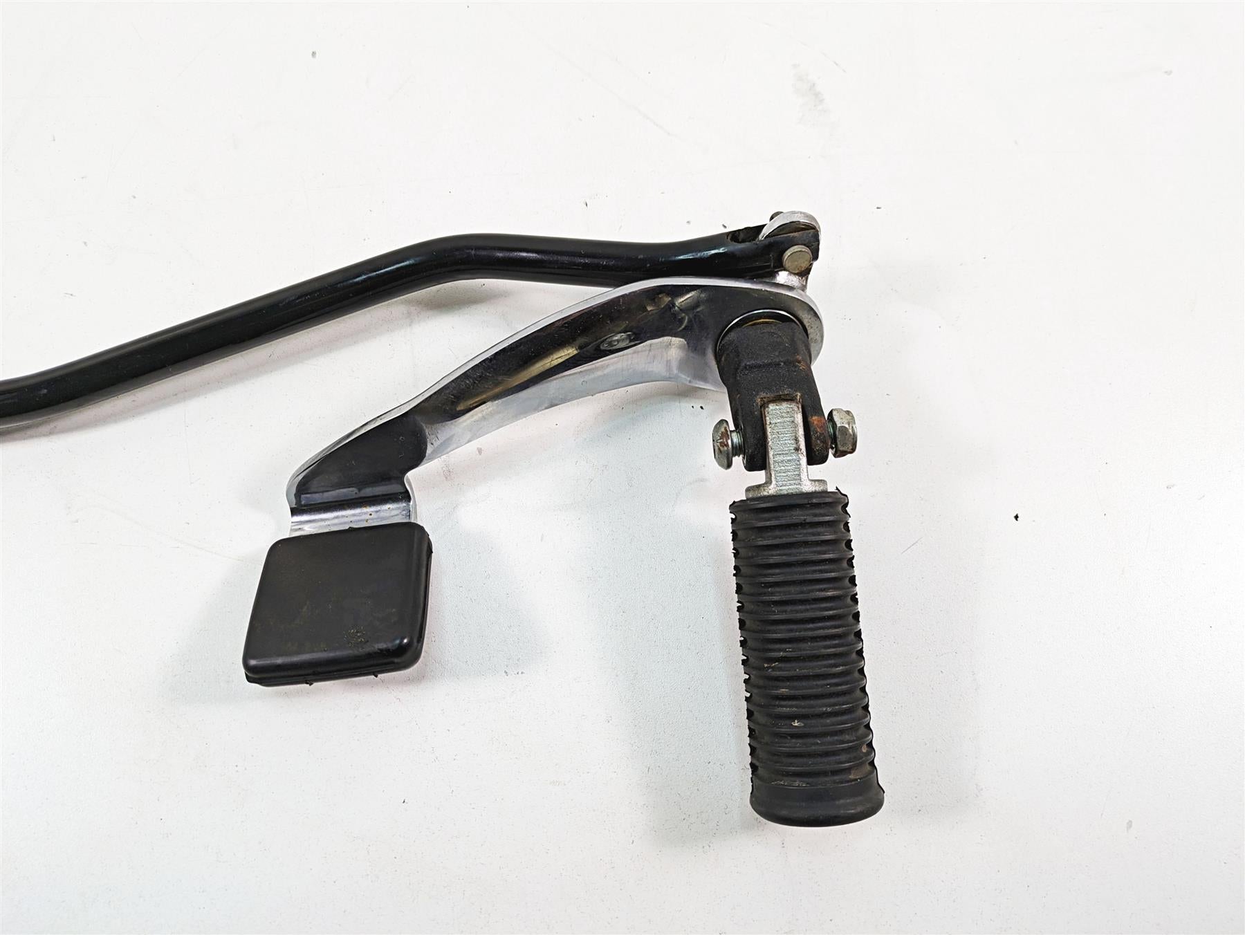 2009 Harley FXDF Dyna Fat Bob Right Front Foot Peg Brake Pedal Set 42663-03A {{ shop.shopifyCountryName }} - Mototech271