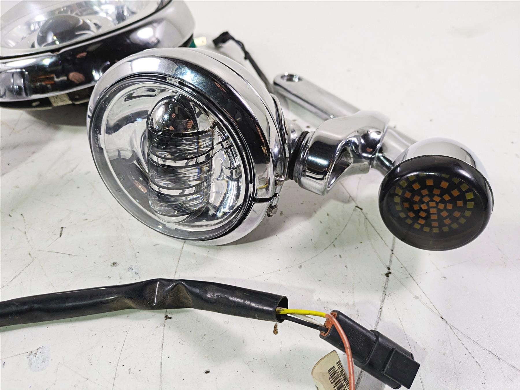2007 Harley Touring FLHTCU SE CVO E-Glide Led Headlight Spot Light Set 69560-06 {{ shop.shopifyCountryName }} - Mototech271