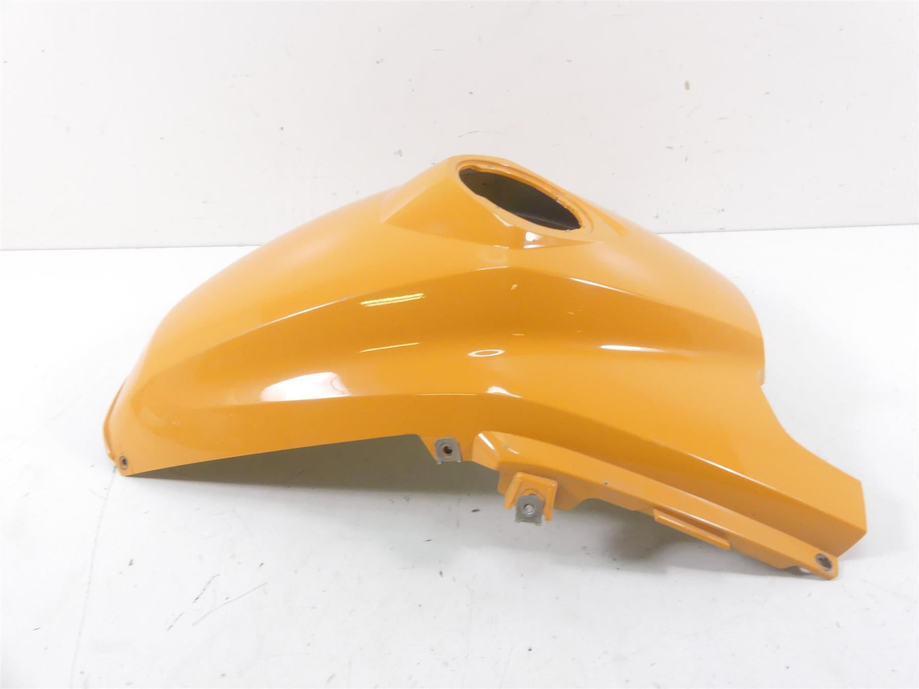 2008 BMW R1200GS K25 Tank Center Cover Fairing Cowl 46637709317 {{ shop.shopifyCountryName }} - Mototech271