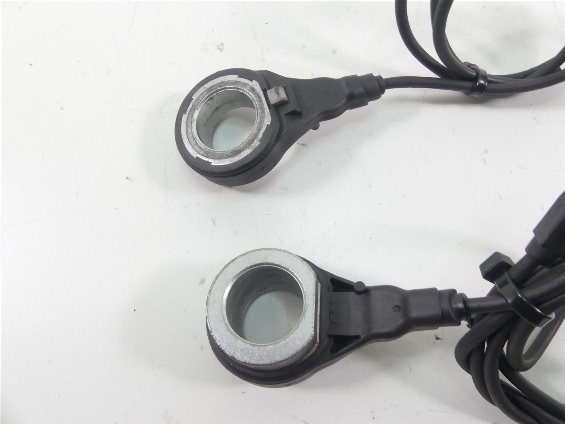 2015 Harley FLD Dyna Switchback Abs Brake Wheel Speed Sensor Set 40682-12 {{ shop.shopifyCountryName }} - Mototech271