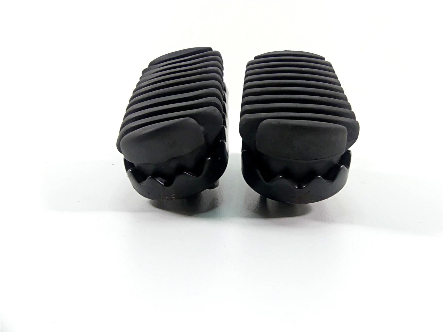 2013 BMW F800GS STD K72 Front Rider Driver Footpeg Set 46717701199 46717701200 {{ shop.shopifyCountryName }} - Mototech271