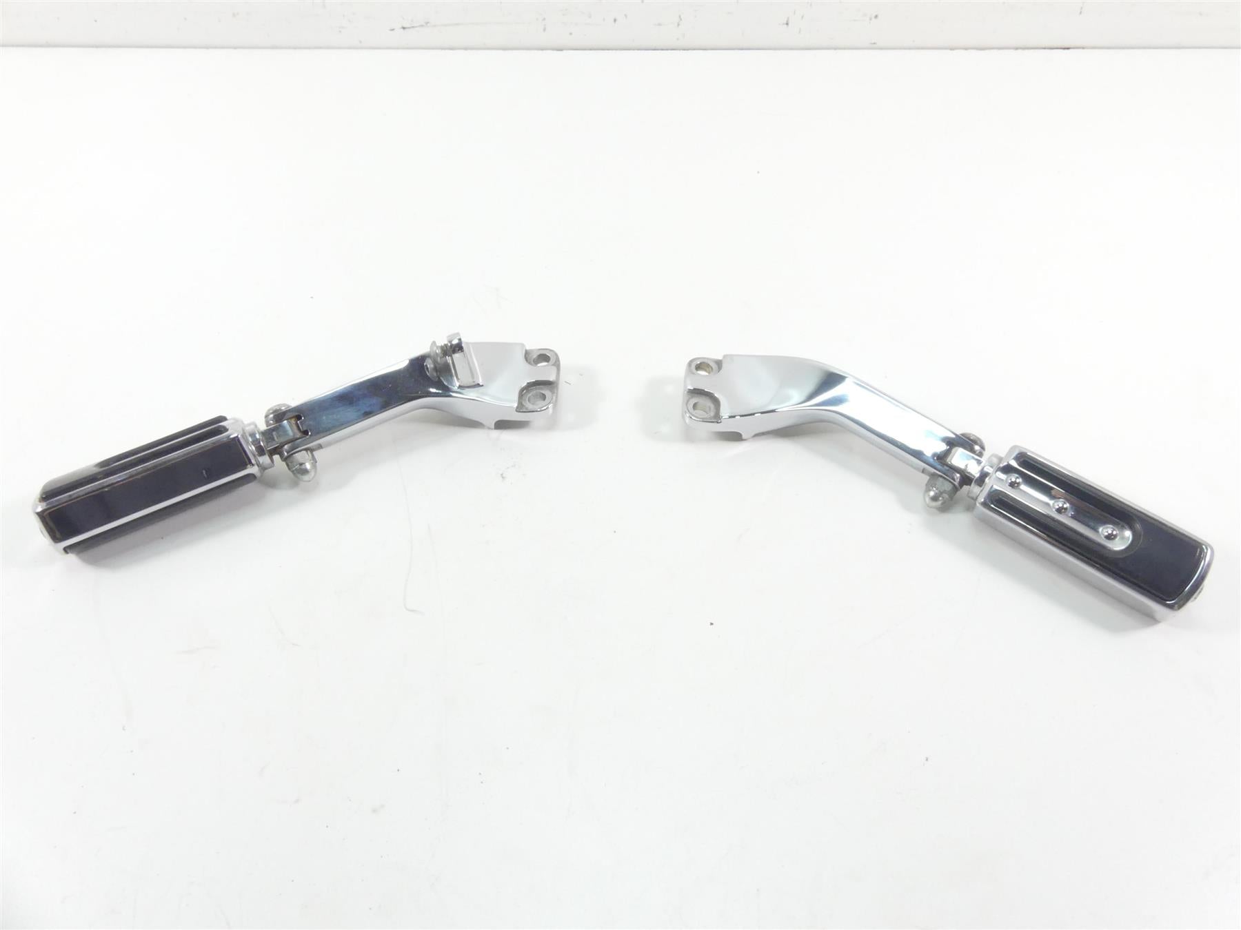2009 Harley Dyna FXDF SE CVO Fat Bob Rear Chrome Passenger Footpeg Set 49251-06A | Mototech271