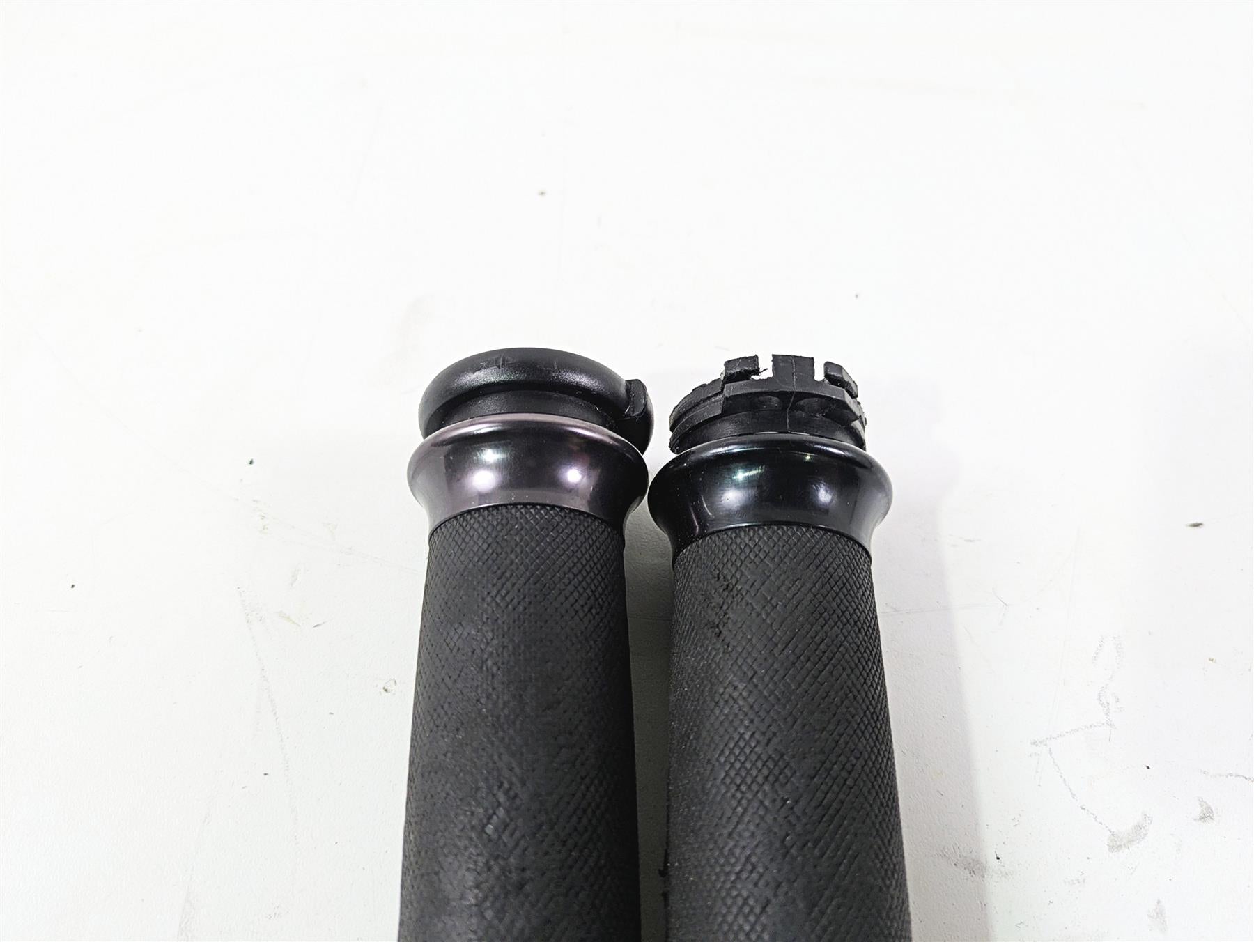 2001 Harley Touring FLHX Street Glide Avon Spike Hand Grip Set Grips 61-0387 {{ shop.shopifyCountryName }} - Mototech271