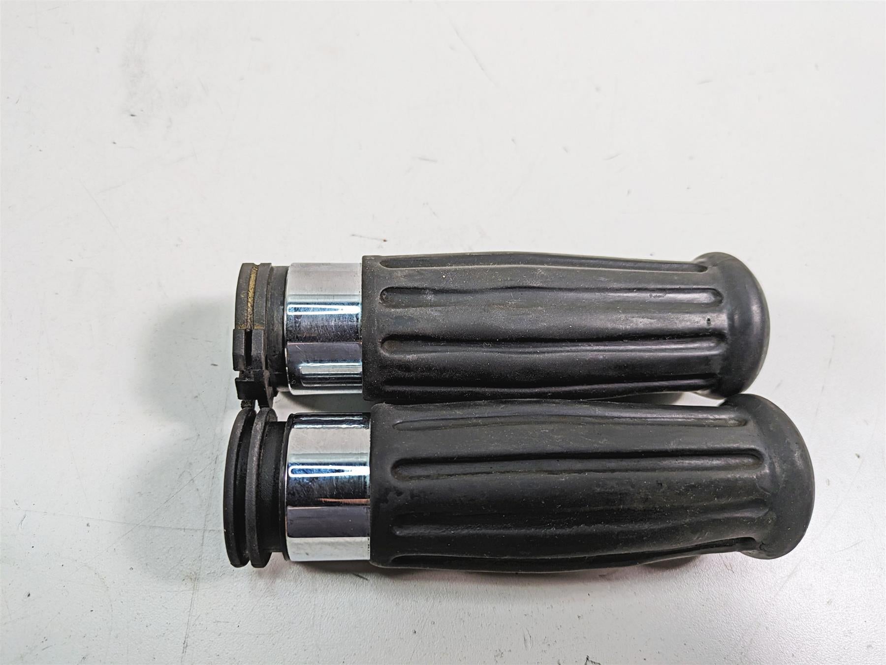 2009 Harley Softail FLSTSB Cross Bones Right Hand Start Control Switch 71684-06 {{ shop.shopifyCountryName }} - Mototech271