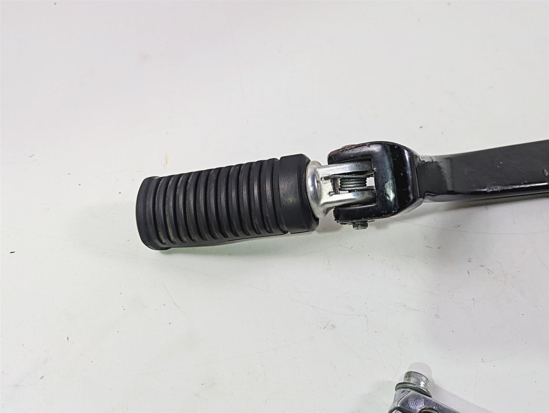 2020 Harley Softail FXST Standard Left Footpeg & Shifter Pedal 50500603 33600126 {{ shop.shopifyCountryName }} - Mototech271