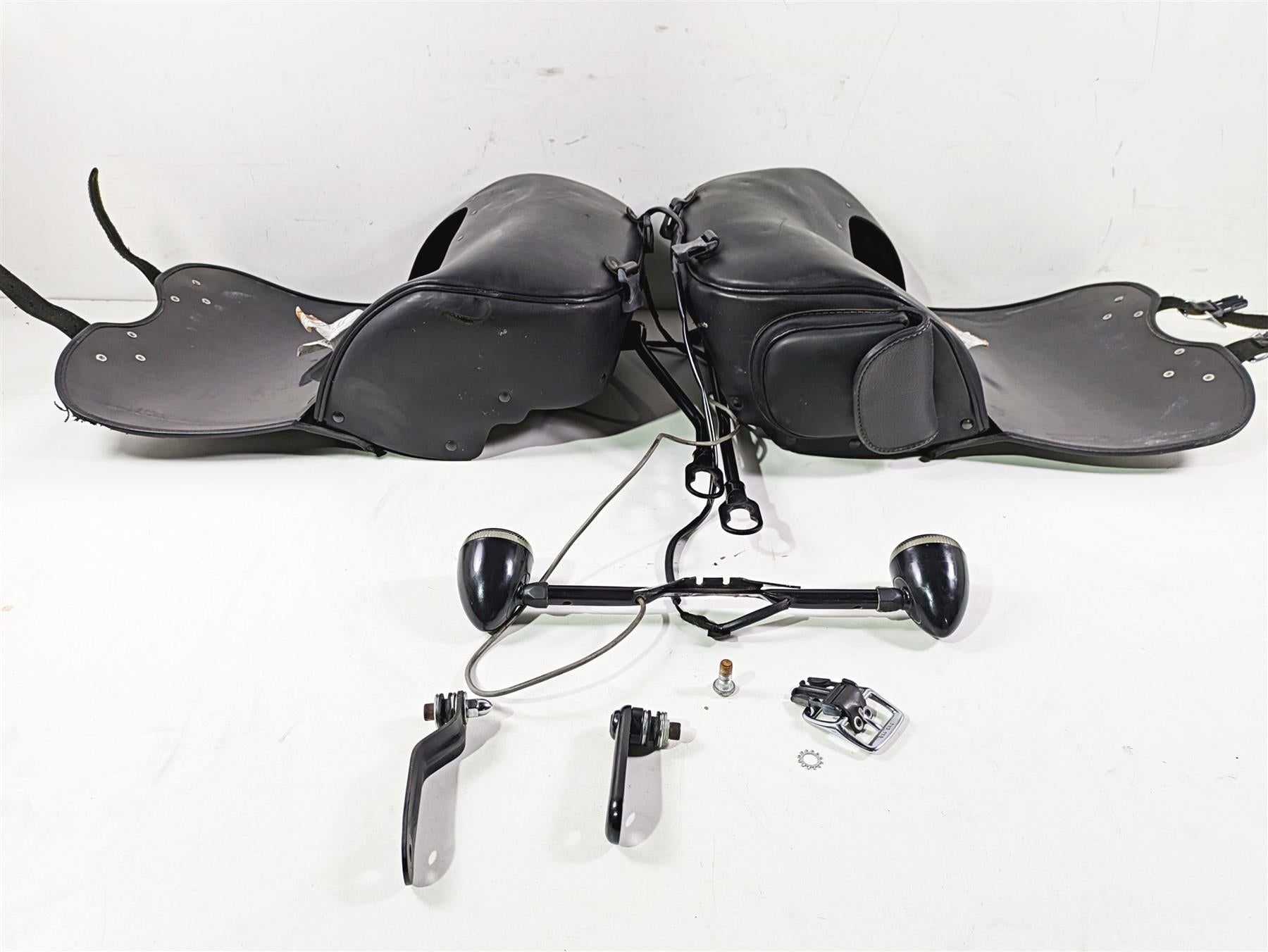 2014 Harley FLS Softail Slim Detachable Leather Saddlebag Set - Read 90200678 {{ shop.shopifyCountryName }} - Mototech271