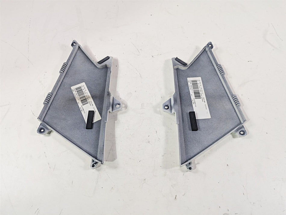 2010 BMW R1200GS K25 Under Tank Knee Cover Set Alpinweiss 46637726781 {{ shop.shopifyCountryName }} - Mototech271