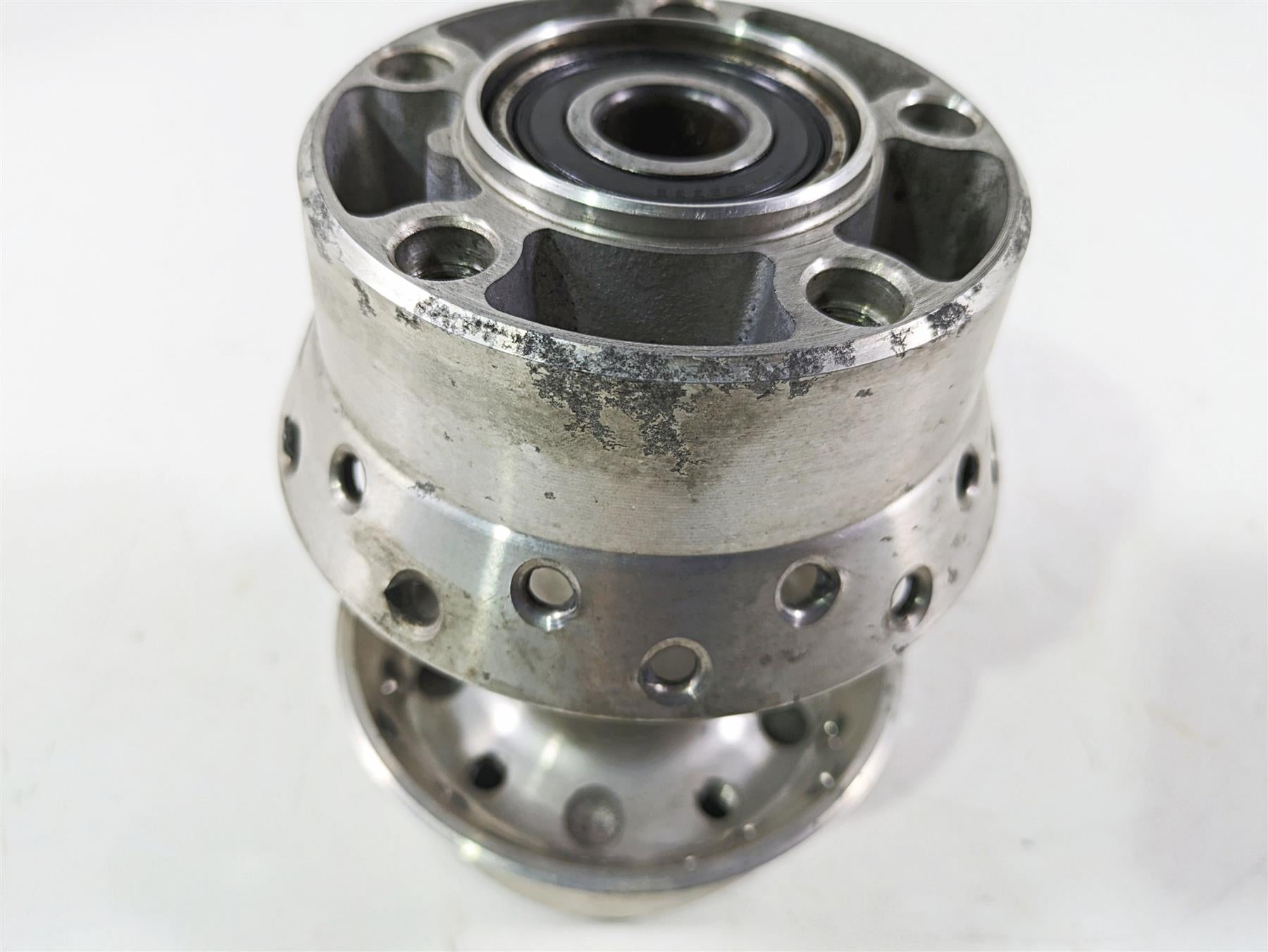 2003 Harley Dyna FXDL Low Rider 100TH Rear Wheel Hub 3/4" bearings 40975-05A {{ shop.shopifyCountryName }} - Mototech271
