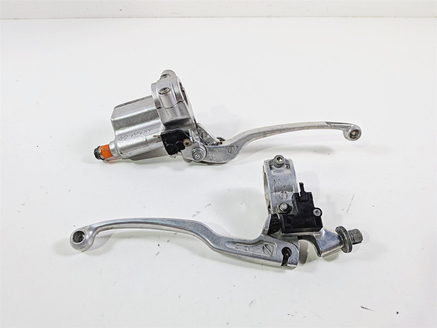 2004 Suzuki VL800 Intruder Volusia Front Brake Master Cylinder Lever 59600-10F10 {{ shop.shopifyCountryName }} - Mototech271