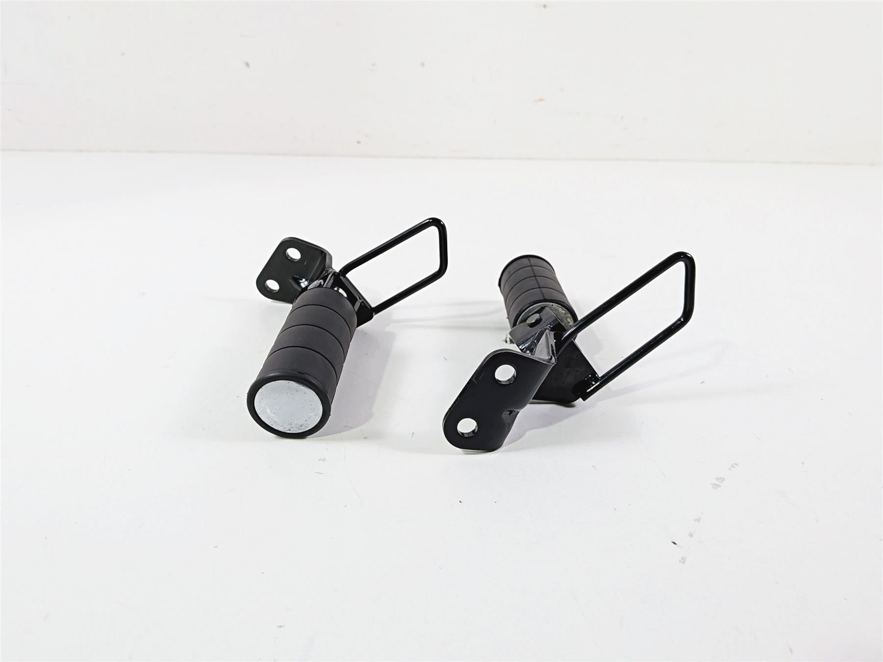 2005 Suzuki VZ800 M50 Boulevard Passenger Footpeg Set 43600-39G00 43700-39G00 {{ shop.shopifyCountryName }} - Mototech271