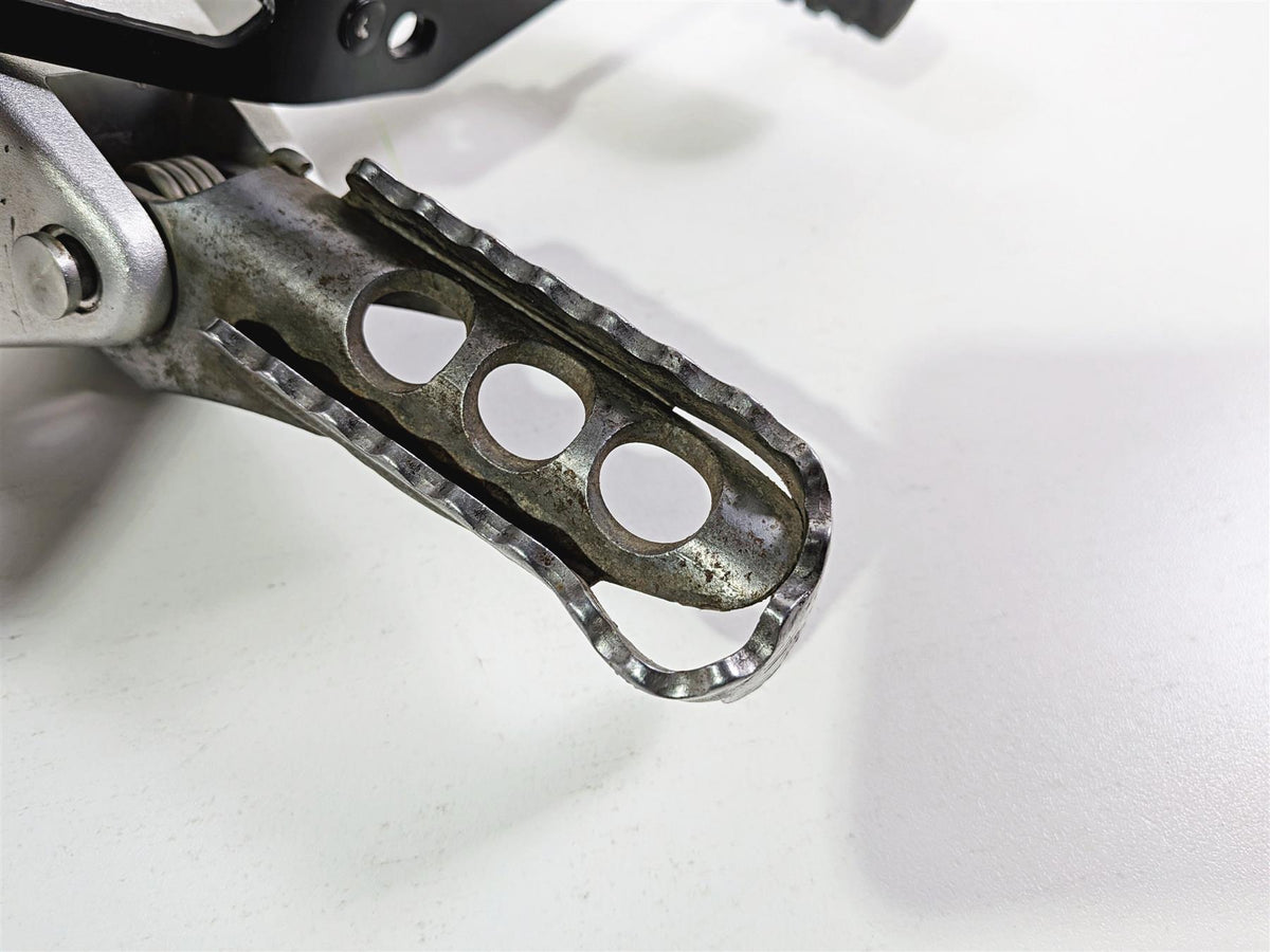 2023 BMW F850GS K81 Front Left Foot Peg & Shifter 46718393175 23418565155 {{ shop.shopifyCountryName }} - Mototech271