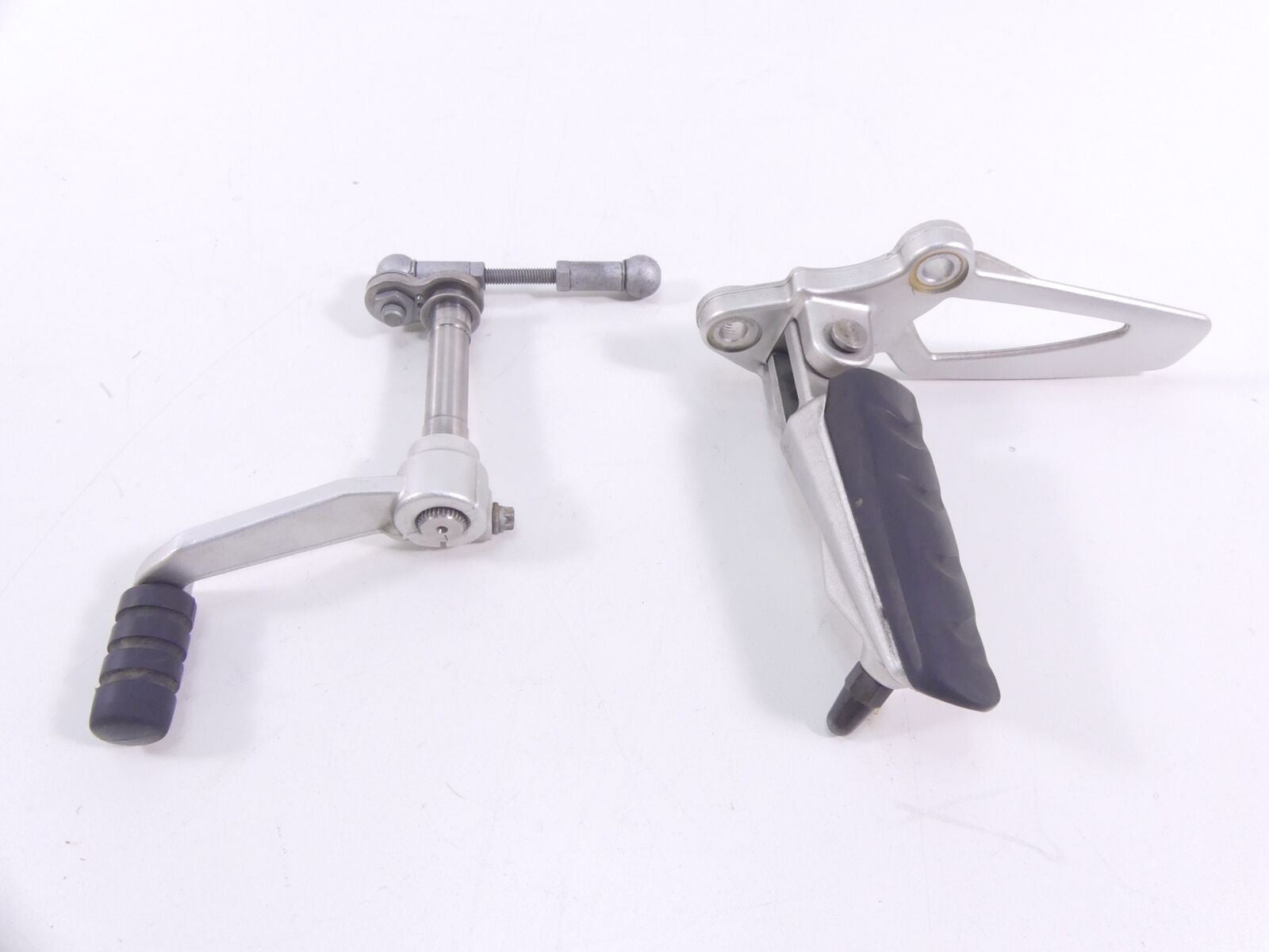 2008 BMW R1200R K27 Left Rider Footpeg Foot Peg + Shift Pedal Set 46717700913 {{ shop.shopifyCountryName }} - Mototech271