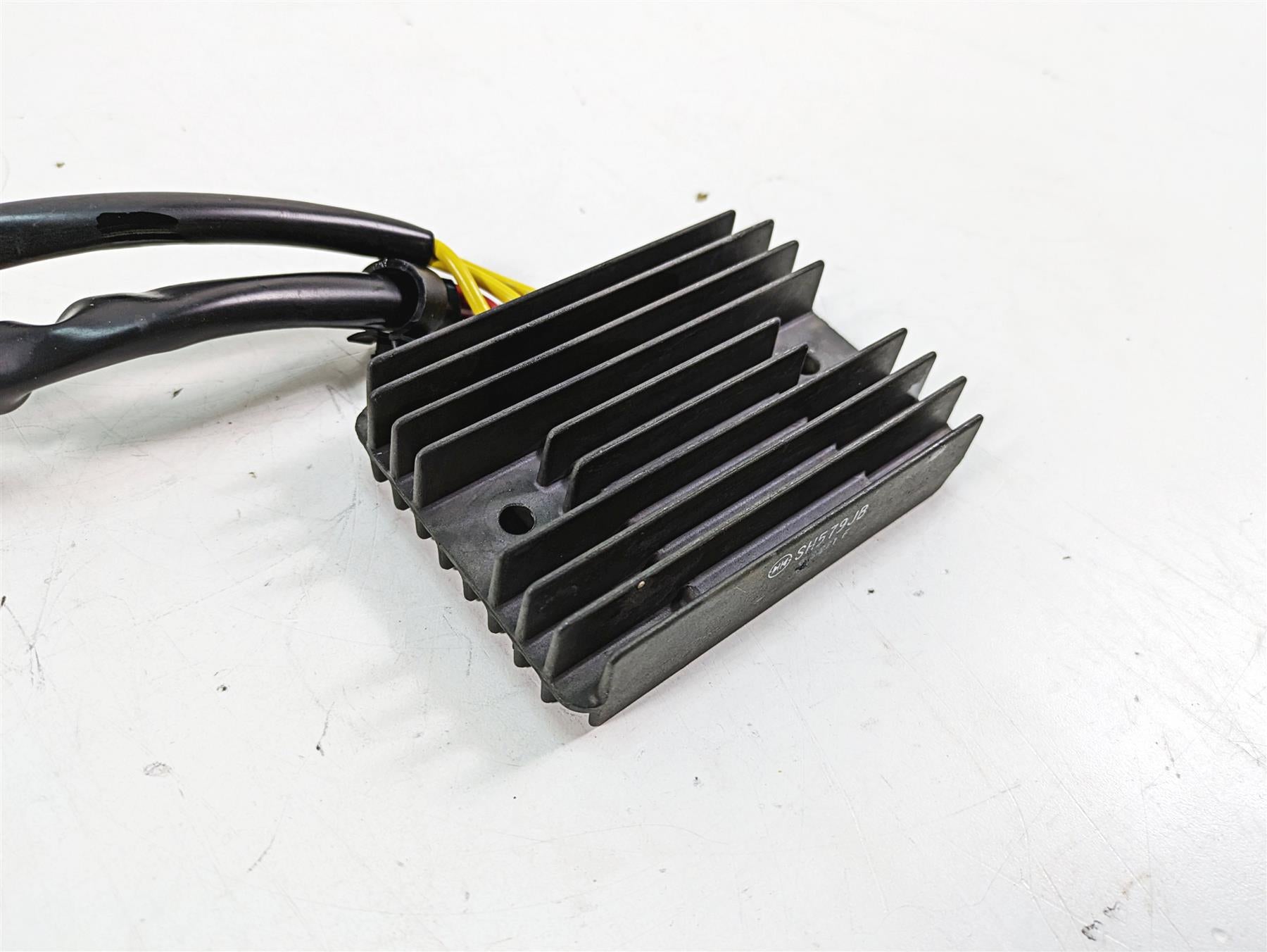 2020 Aprilia Tuono V4 Factory Rectifier Voltage Regulator B043488 SH579JB {{ shop.shopifyCountryName }} - Mototech271