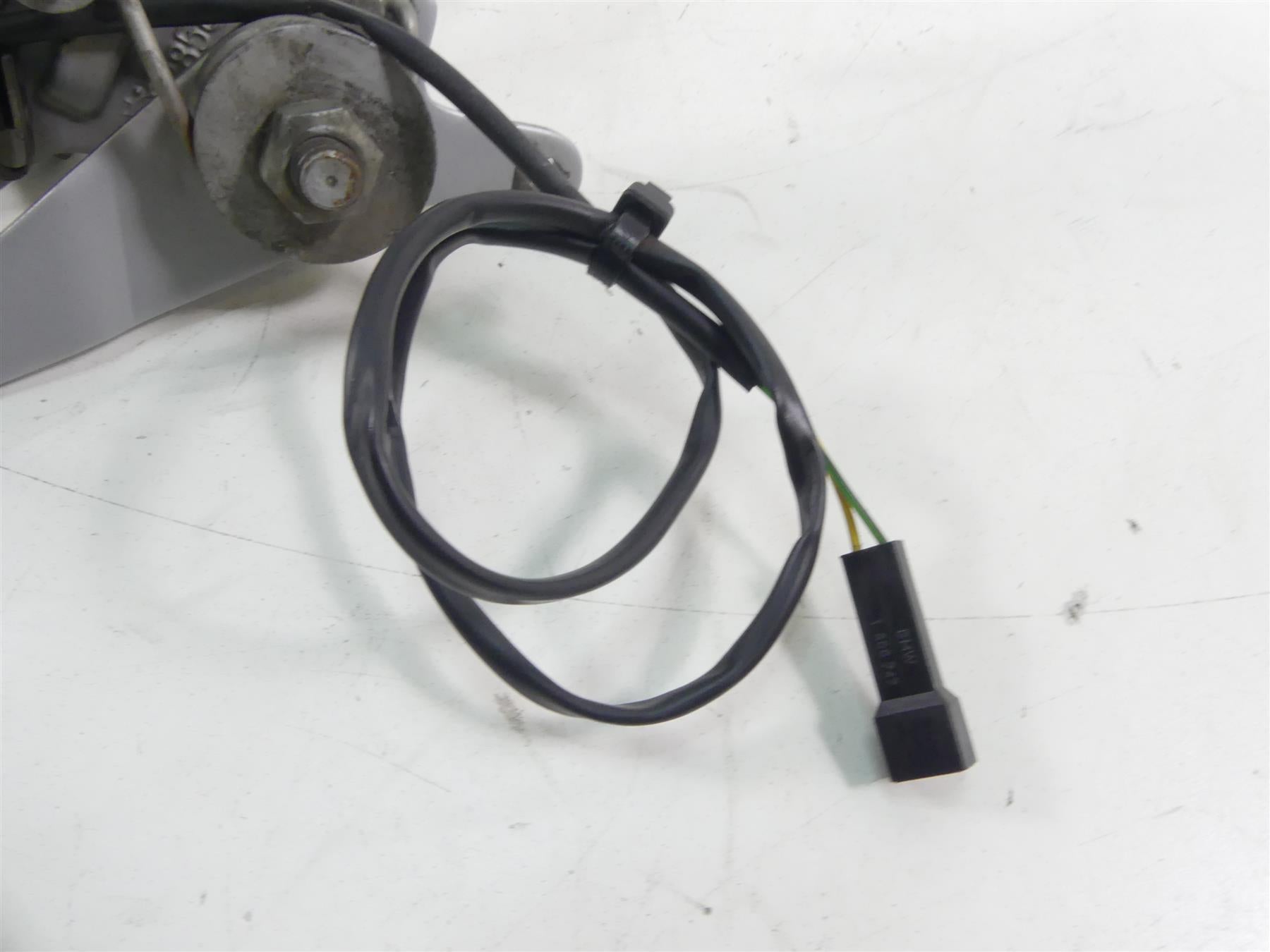 2001 BMW R1150 GS R21 Right Front Rider Footpeg & Brake Pedal Set 46712335598 {{ shop.shopifyCountryName }} - Mototech271