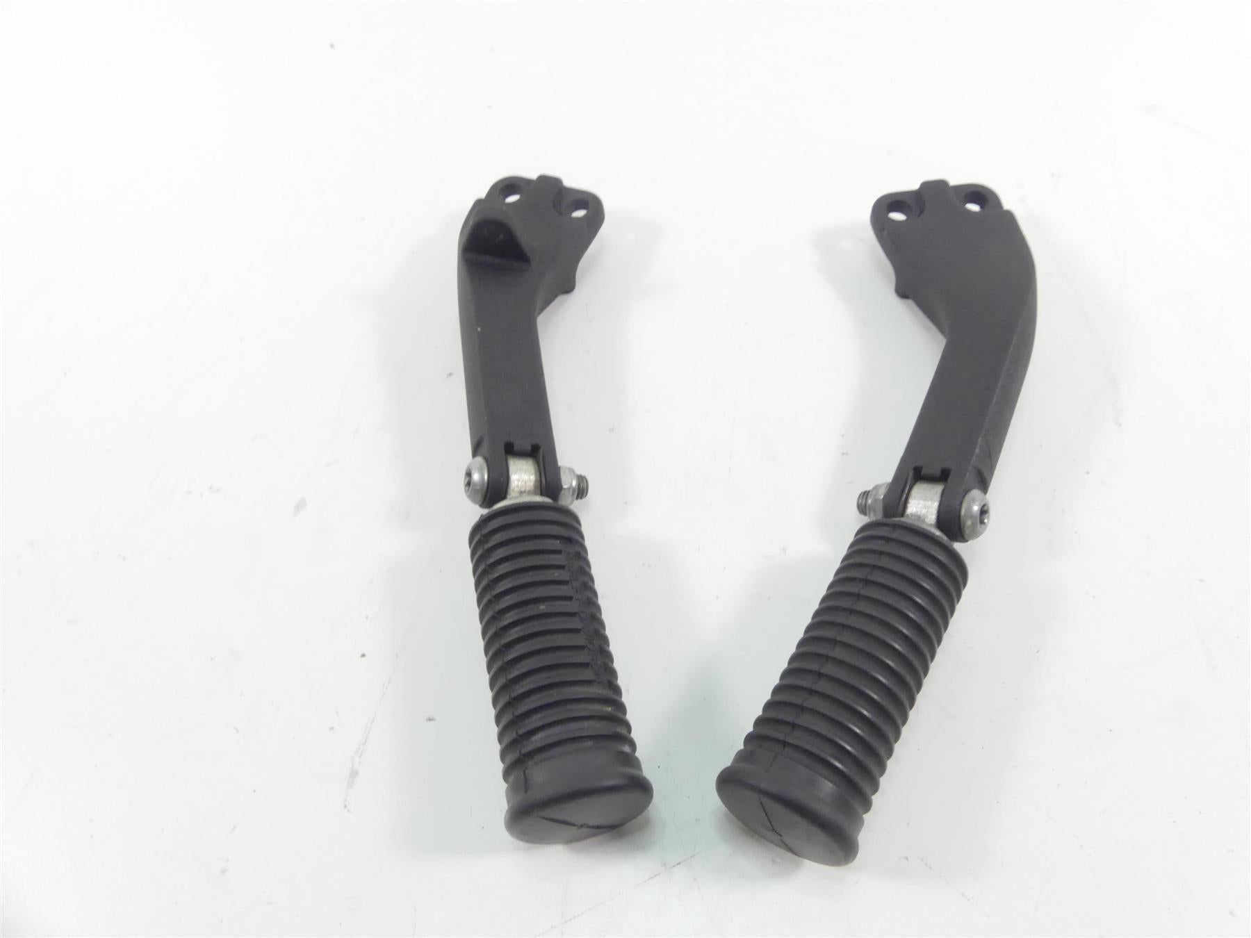 2014 Harley FXDF Dyna Fat Bob Rear Passenger Footpeg Set 49224-06A 49230-06 {{ shop.shopifyCountryName }} - Mototech271
