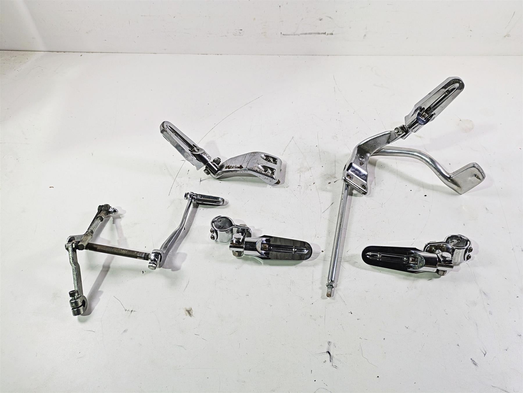 2002 Harley Dyna FXDL Low Rider Front Mid Control + Brake Pedal Shifter 50649-90 {{ shop.shopifyCountryName }} - Mototech271
