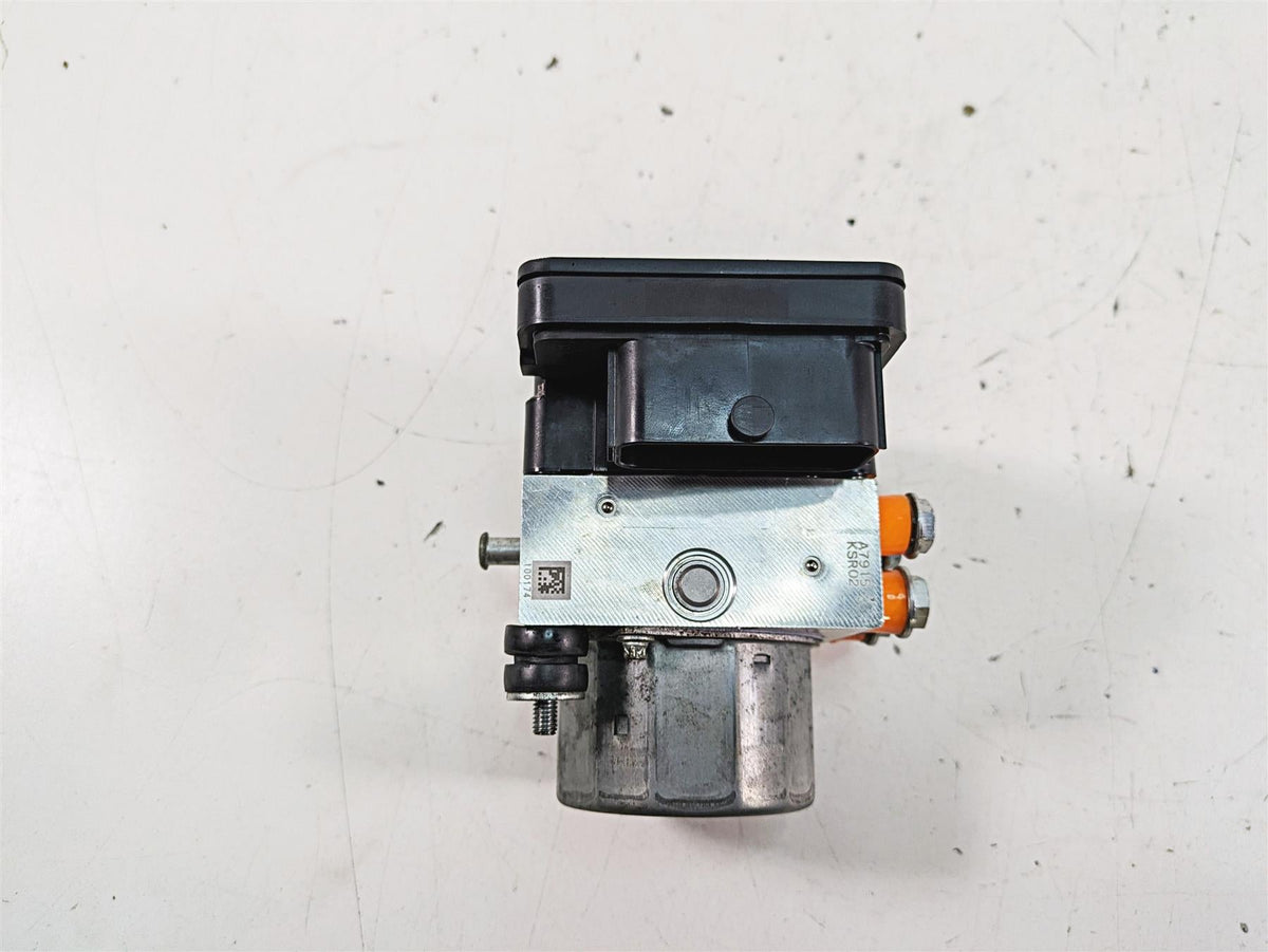 2015 Harley Touring FLHXS Street Glide Abs Brake Pump Module 41100013A {{ shop.shopifyCountryName }} - Mototech271