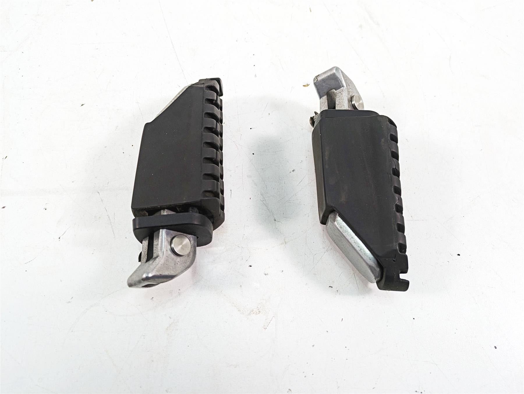 2012 Triumph Tiger 800XC ABS Rear Passenger Footpeg Set T2084401 T2084402 {{ shop.shopifyCountryName }} - Mototech271