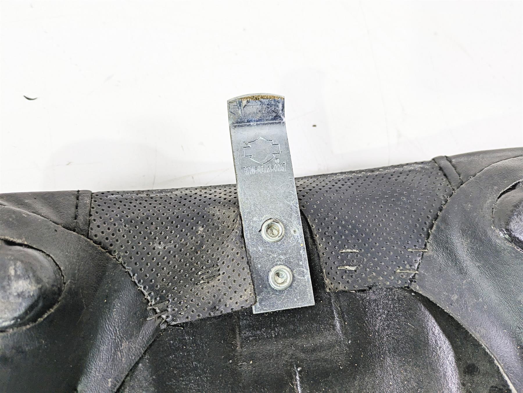 2012 Harley VRSCF Muscle V Rod Rear Passenger Seat Saddle - Read 52438-09 {{ shop.shopifyCountryName }} - Mototech271