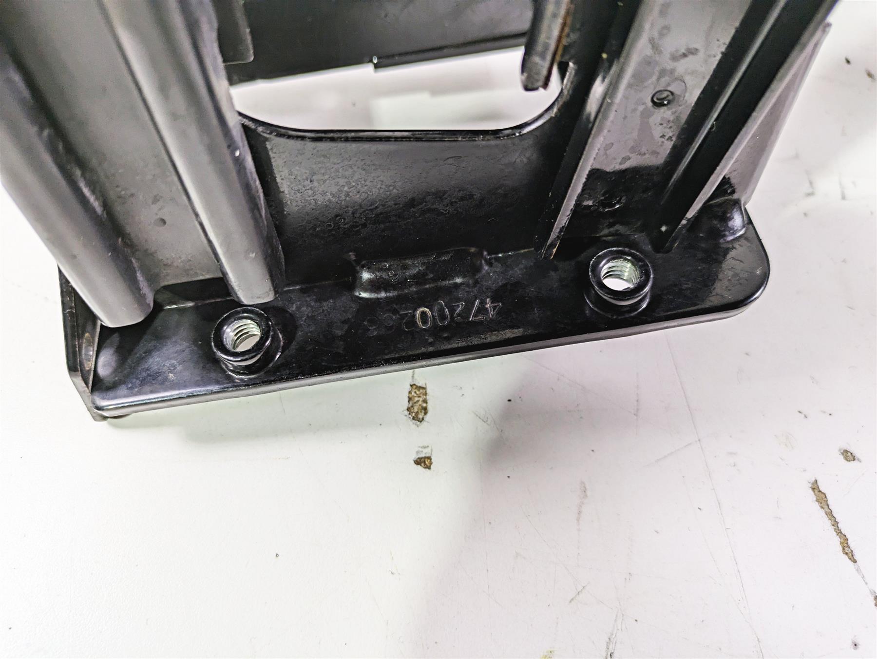 2016 Harley Touring FLTRX Road Glide Front Fairing Mount Carrier Set 47200217 {{ shop.shopifyCountryName }} - Mototech271