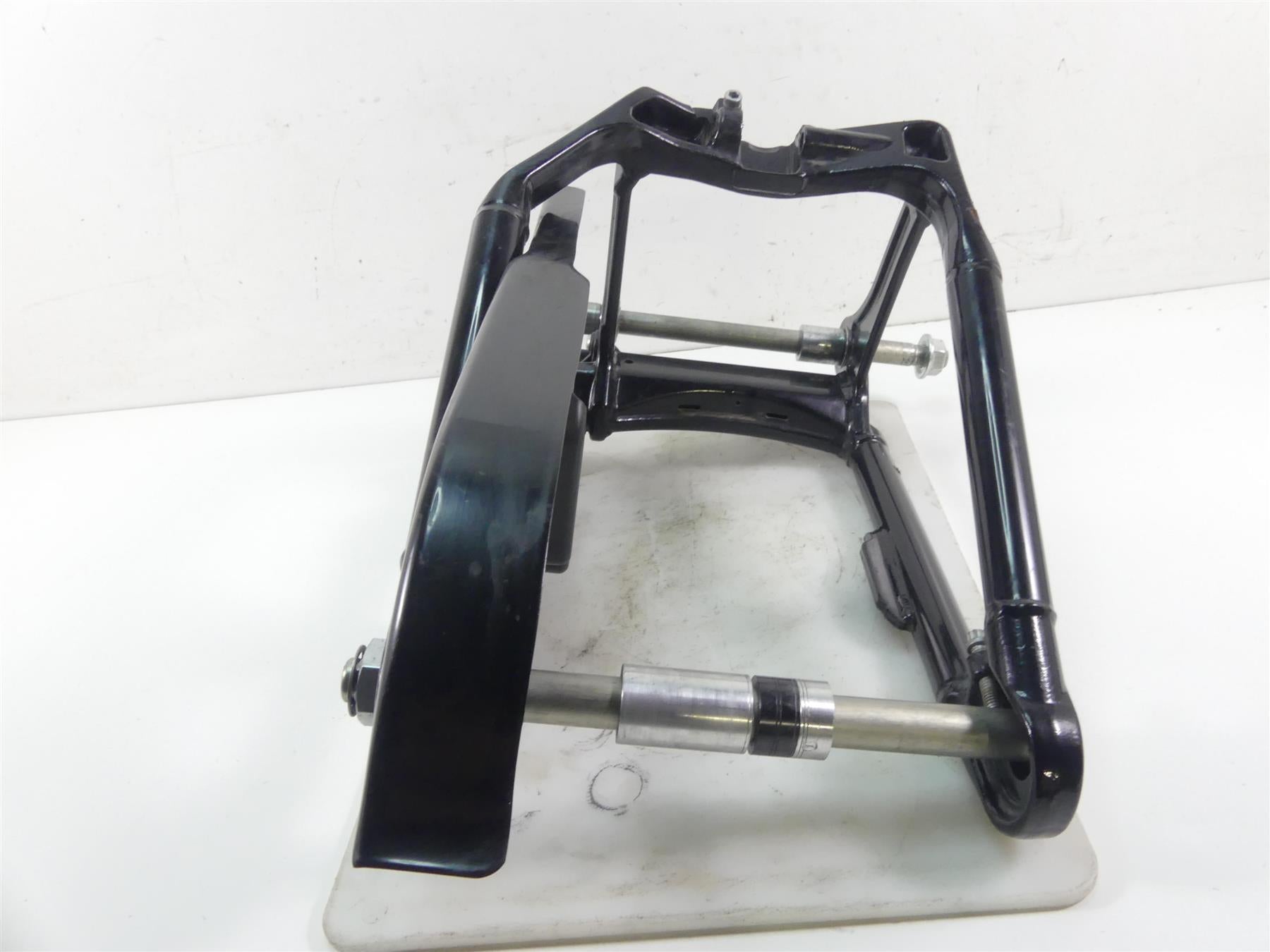 2022 Harley Softail FXBBS Street Bob Swingarm Swing Arm + Axle 47400099BHP {{ shop.shopifyCountryName }} - Mototech271