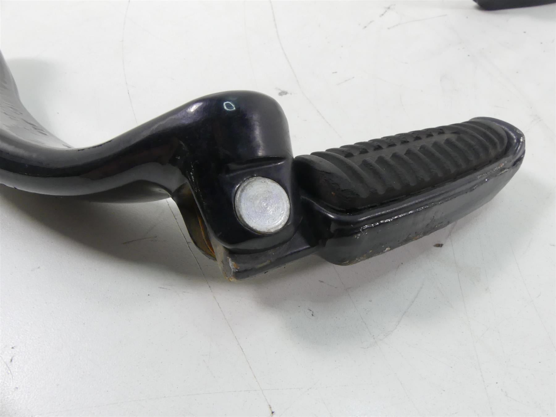 2019 Harley XL883 N Sportster Iron Front Left Mid Footpeg & Shifter 42972-04 {{ shop.shopifyCountryName }} - Mototech271